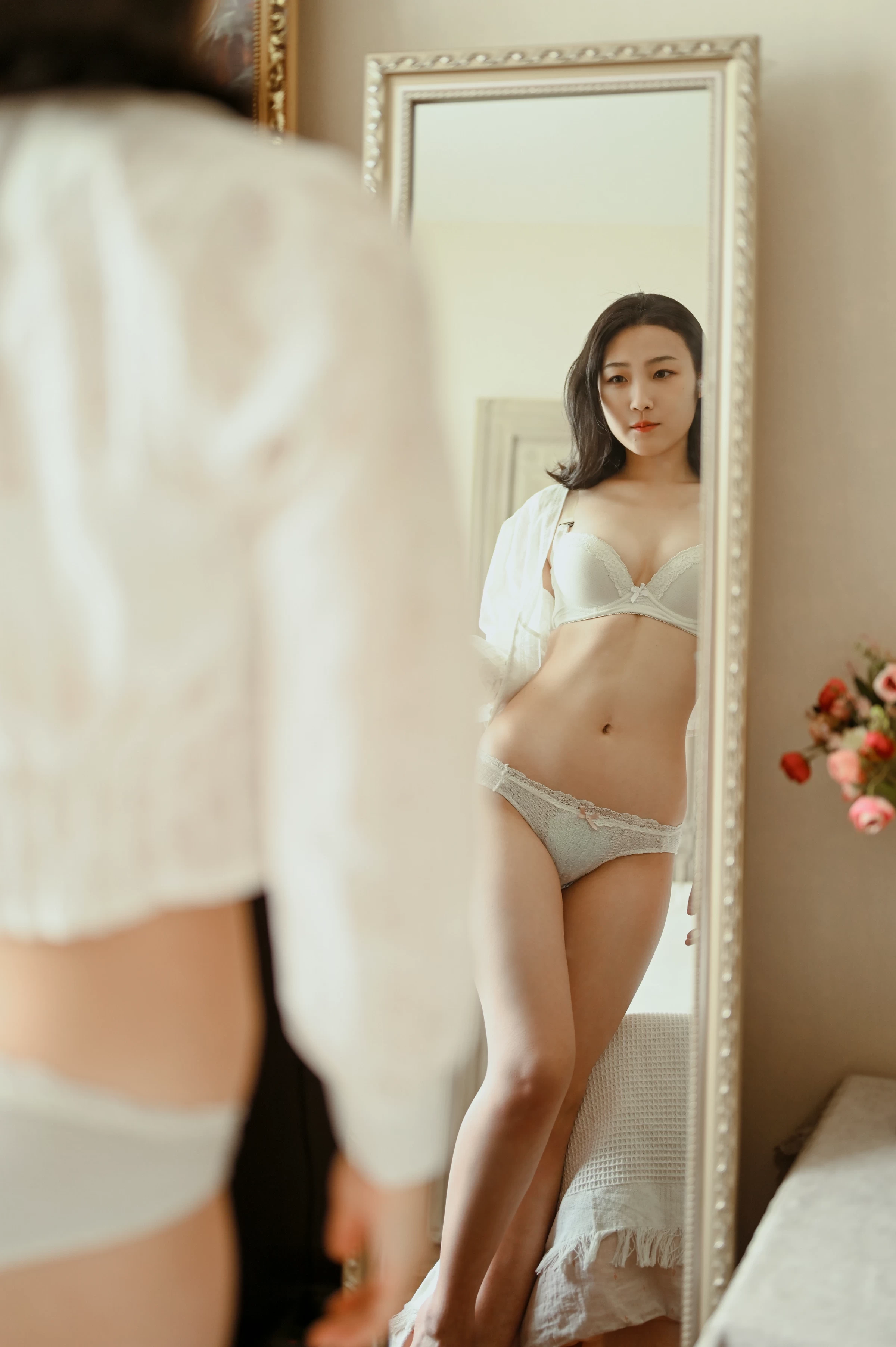 [YALAYI雅拉伊]NO.615 《闺中处子》 沈伊 白色透视镂空衬衫加内衣性感私房写真集第3张