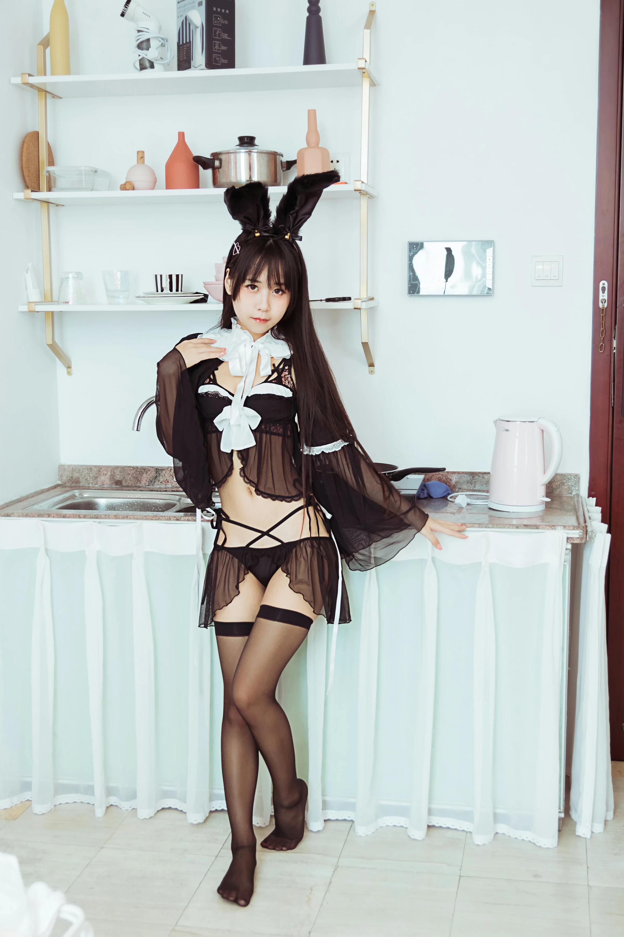 [YALAYI雅拉伊]NO.616 《今晚穿了女仆装》 甜酱吖 黑色情趣制服内衣加黑丝美腿性感私房写真集第2张