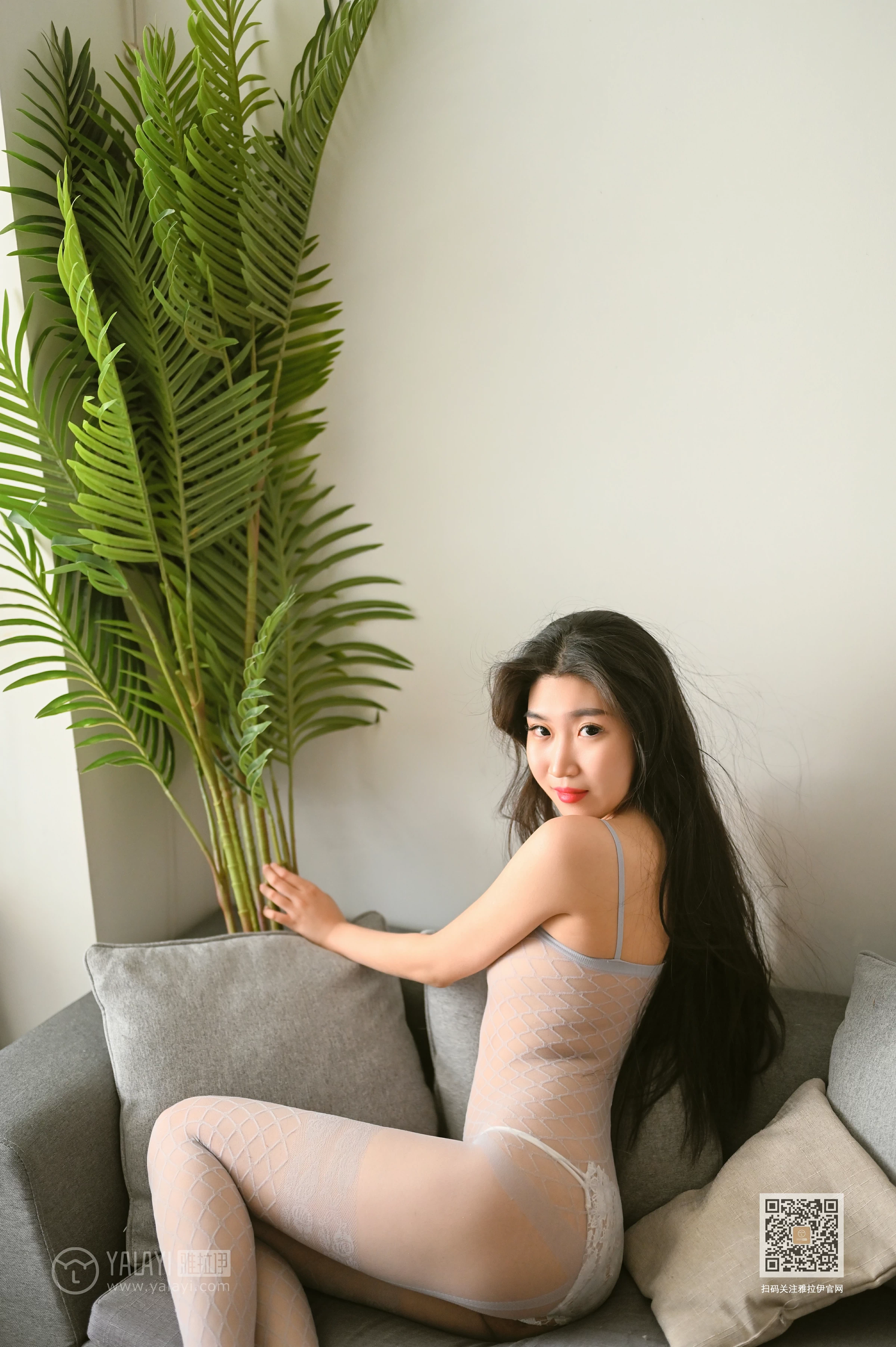 [YALAYI雅拉伊]NO.621 《痒》 玫瑰 灰色连体情趣丝裤袜性感私房写真集第12张