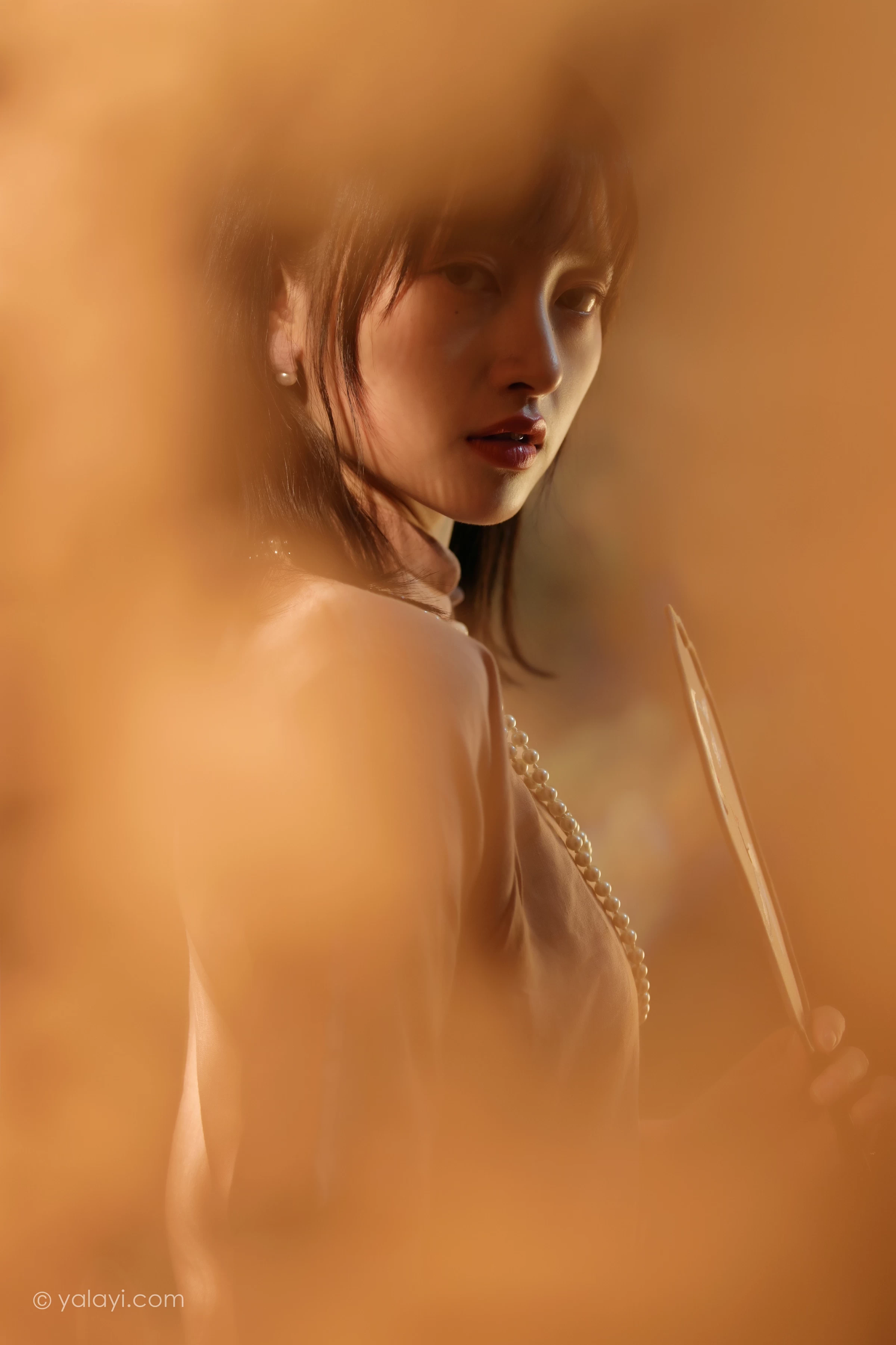 [YALAYI雅拉伊]2022.01.19 深夜的灯光 京京 粉色宽松旗袍裙民国风写真第3张