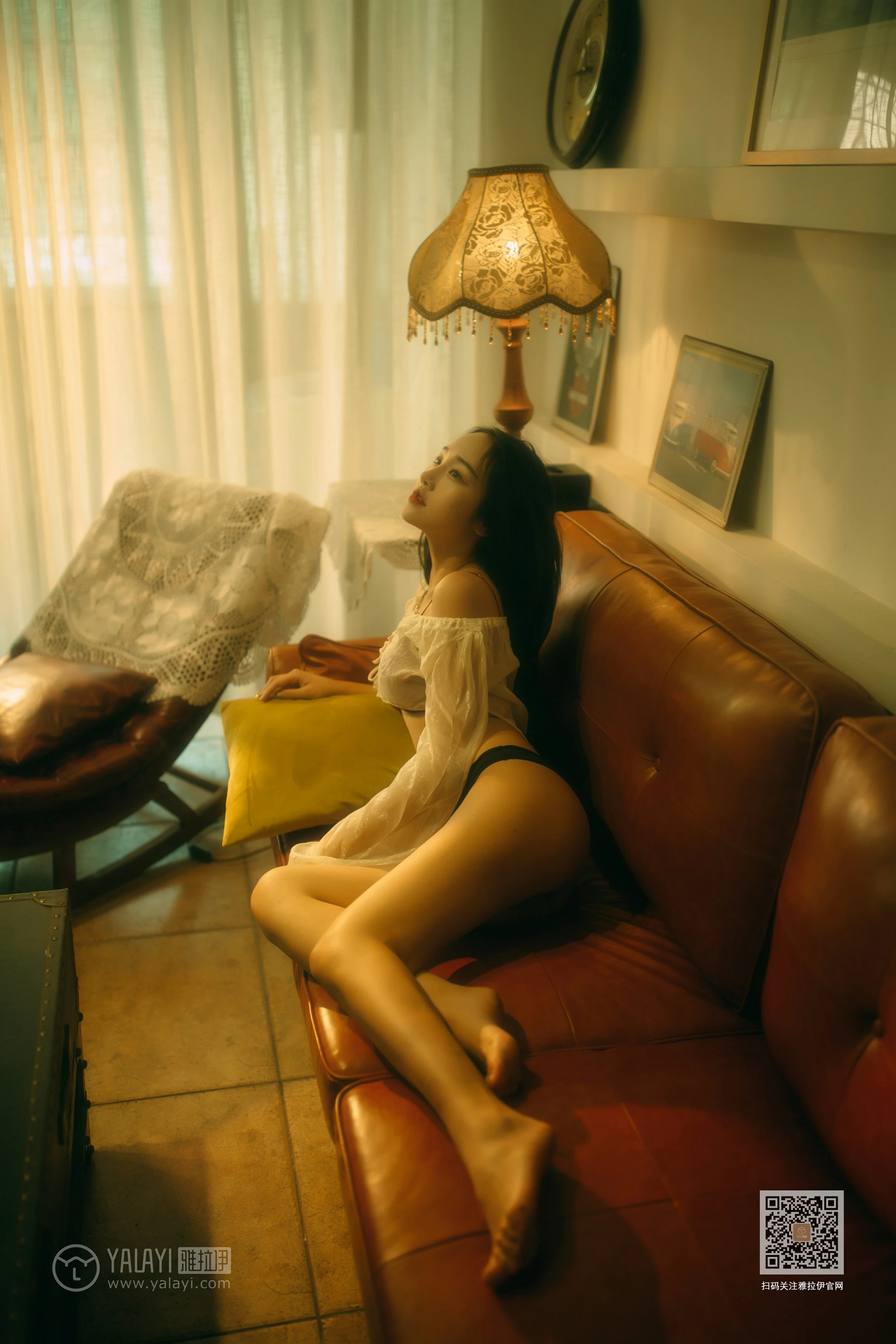 [YALAYI雅拉伊]NO.630 《华灯初上》 优优 白色透视衬衫加红色内衣性感私房写真集第1张