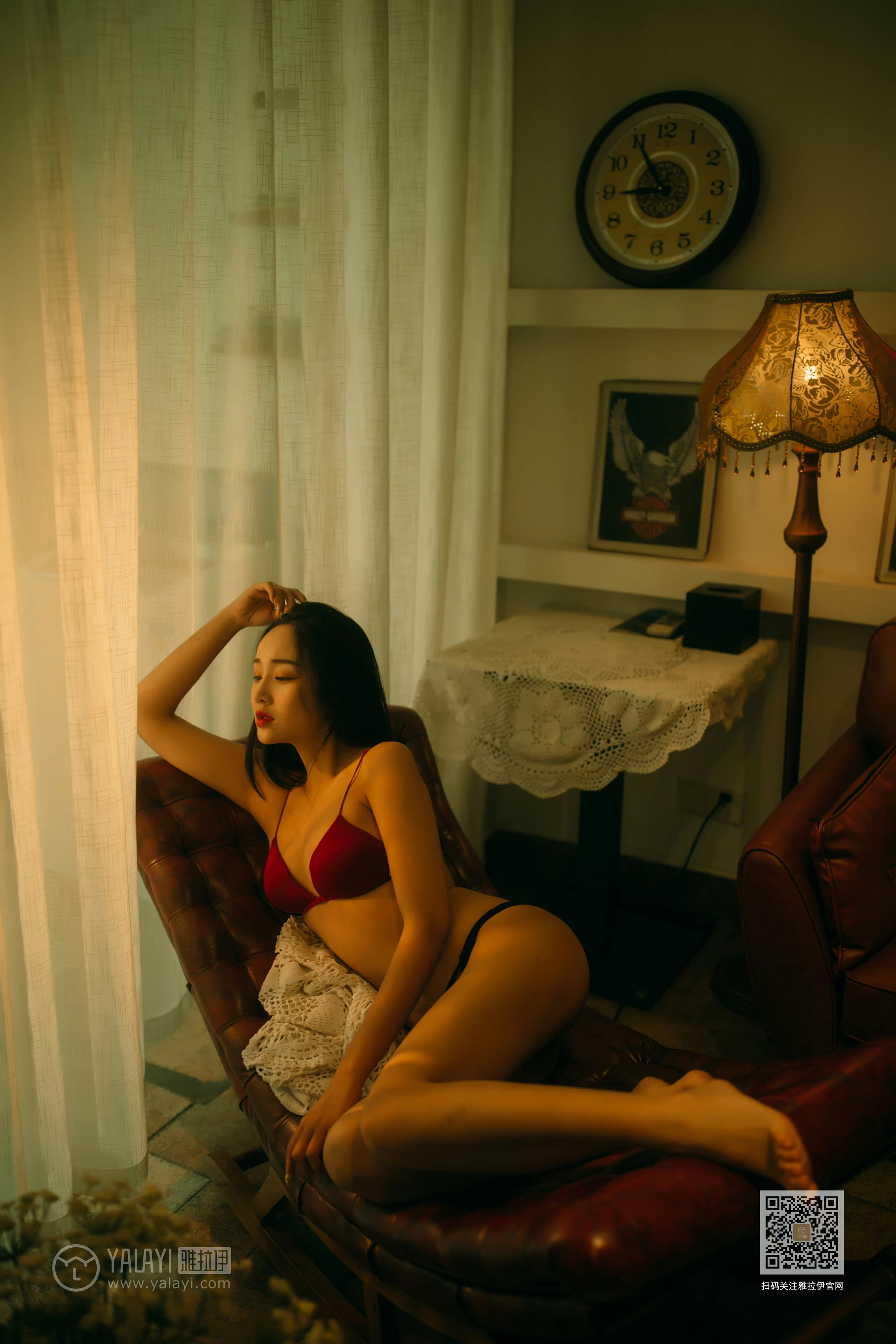 [YALAYI雅拉伊]NO.630 《华灯初上》 优优 白色透视衬衫加红色内衣性感私房写真集第11张