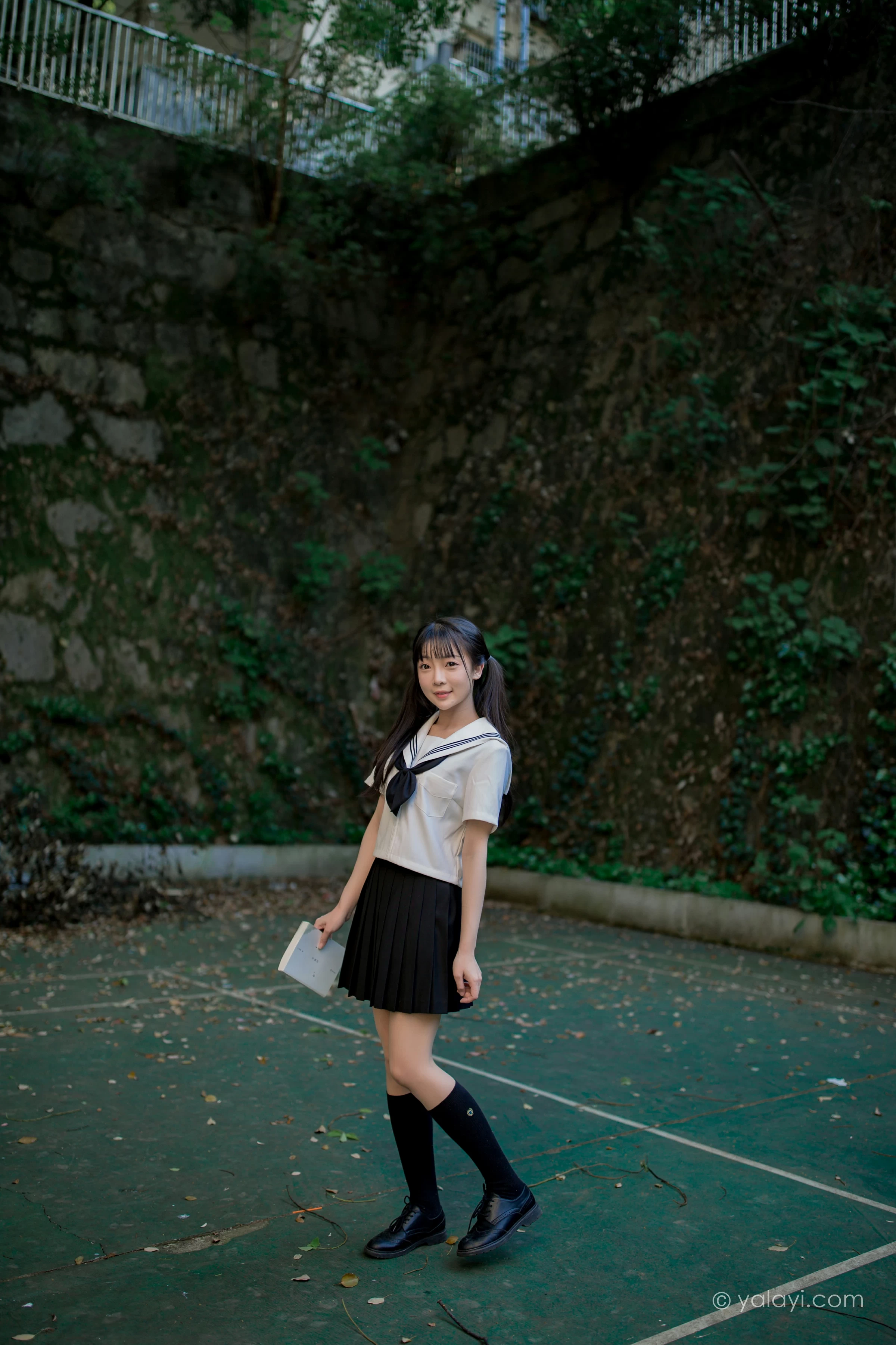 [YALAYI雅拉伊]NO.671 《放学一起走》 妙妙 JK水手制服与短裙加黑丝美腿写真第5张