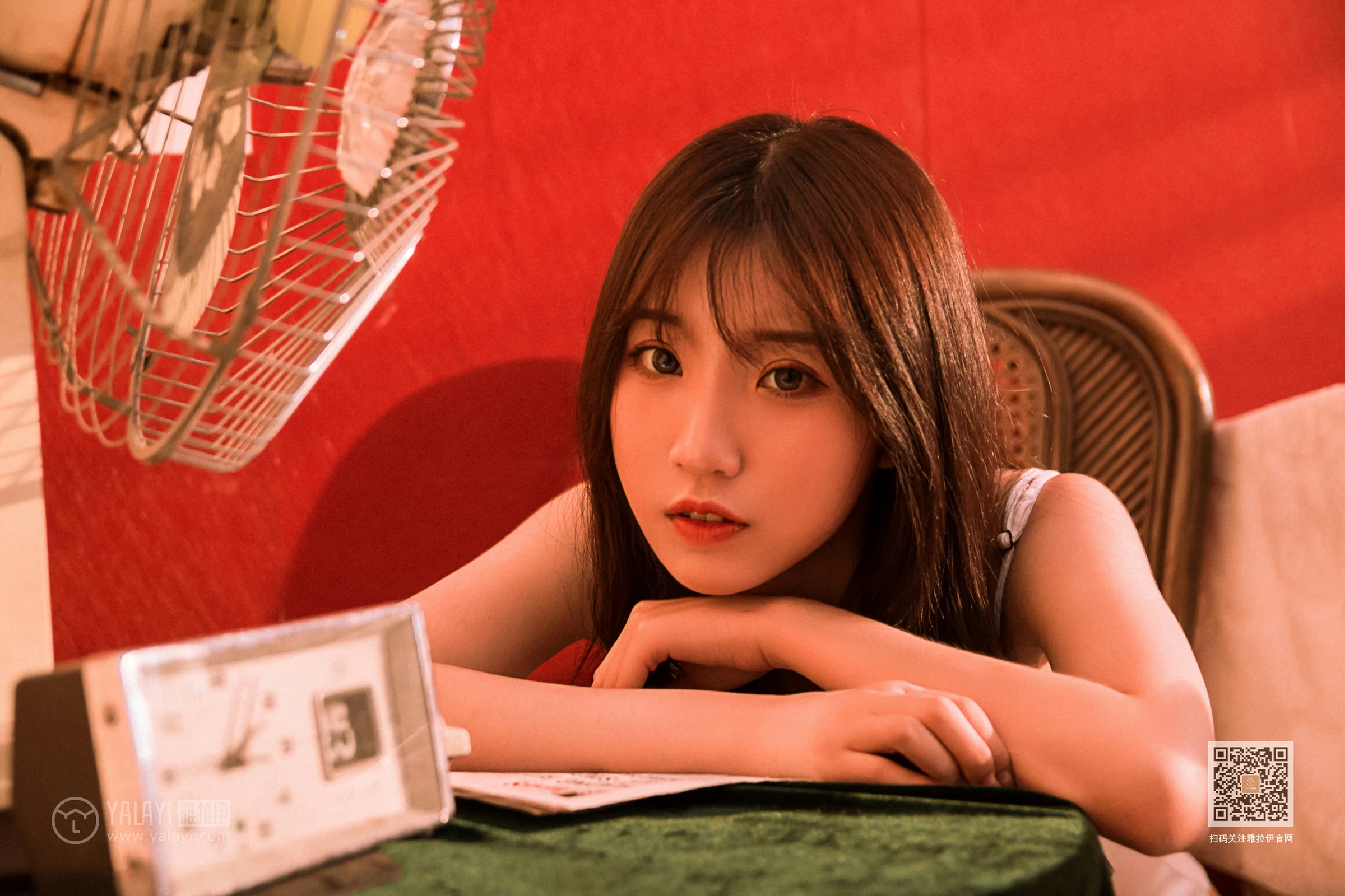 [YALAYI雅拉伊]NO.631 《复古萌妹》 小乔 白色吊带连体内衣性感私房写真集第8张