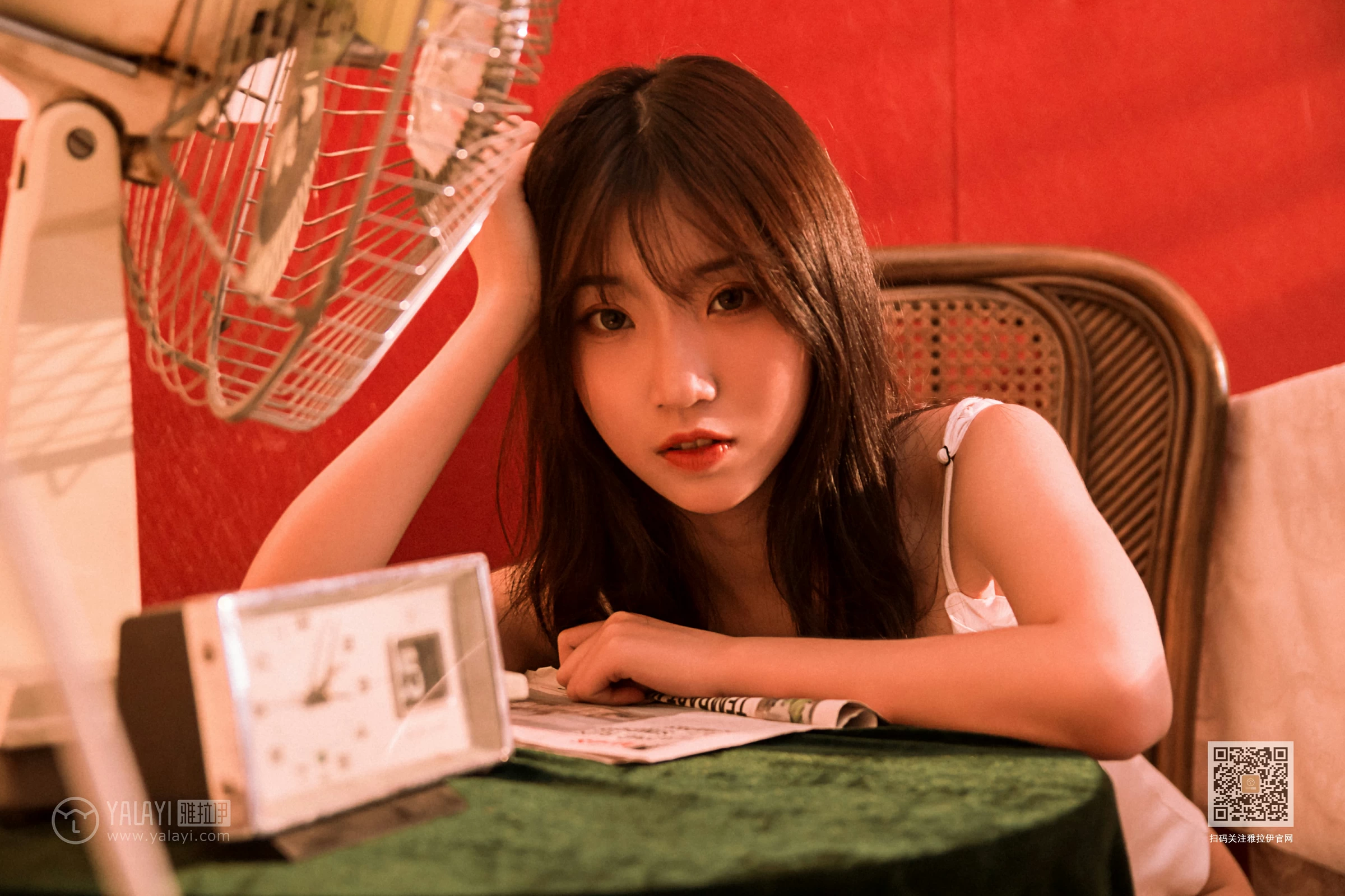 [YALAYI雅拉伊]NO.631 《复古萌妹》 小乔 白色吊带连体内衣性感私房写真集第9张
