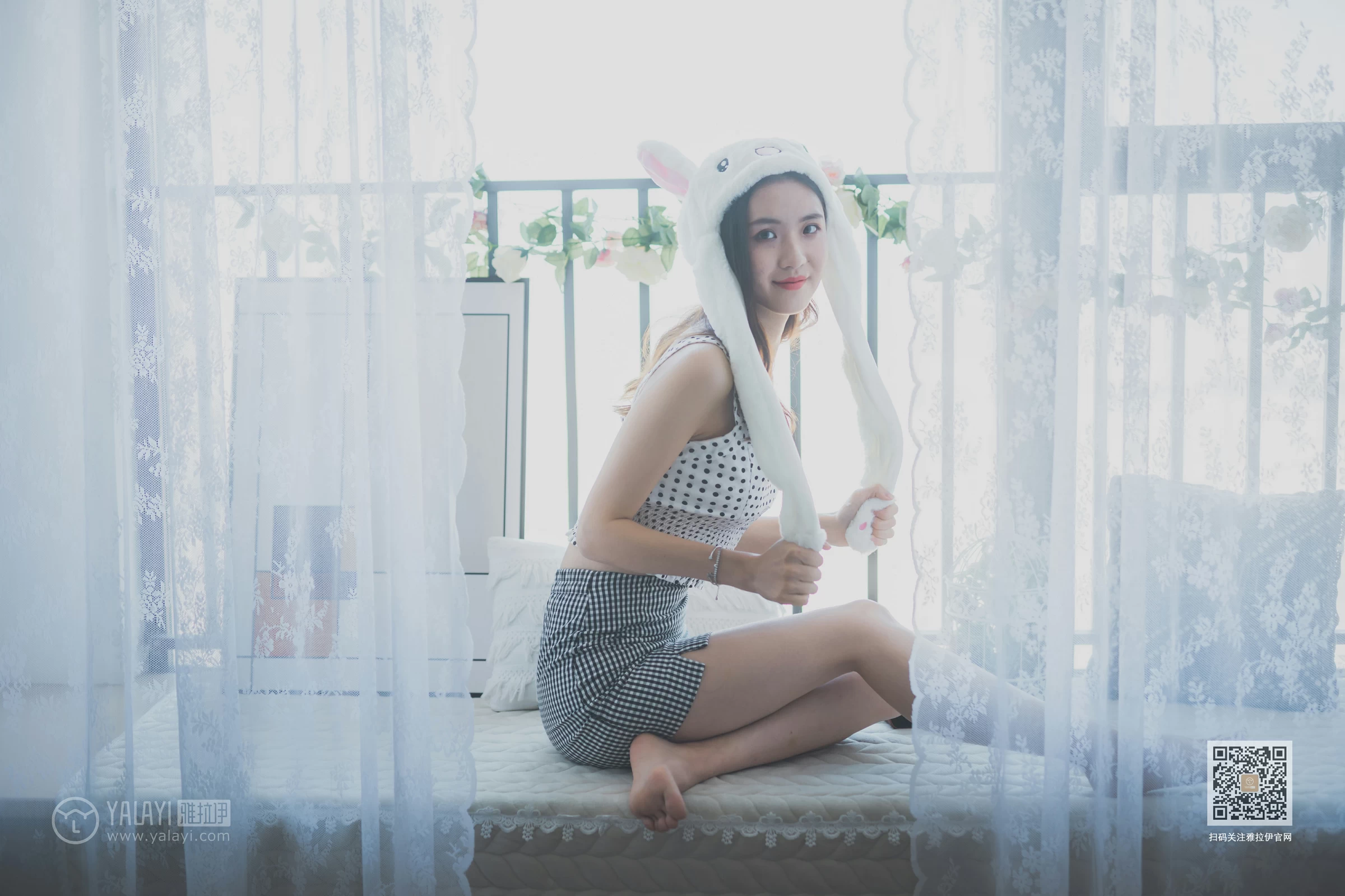 [YALAYI雅拉伊]NO.632 《淘气女友》 尹梦 白色小背心加斑点短裙清纯可爱私房写真集第4张