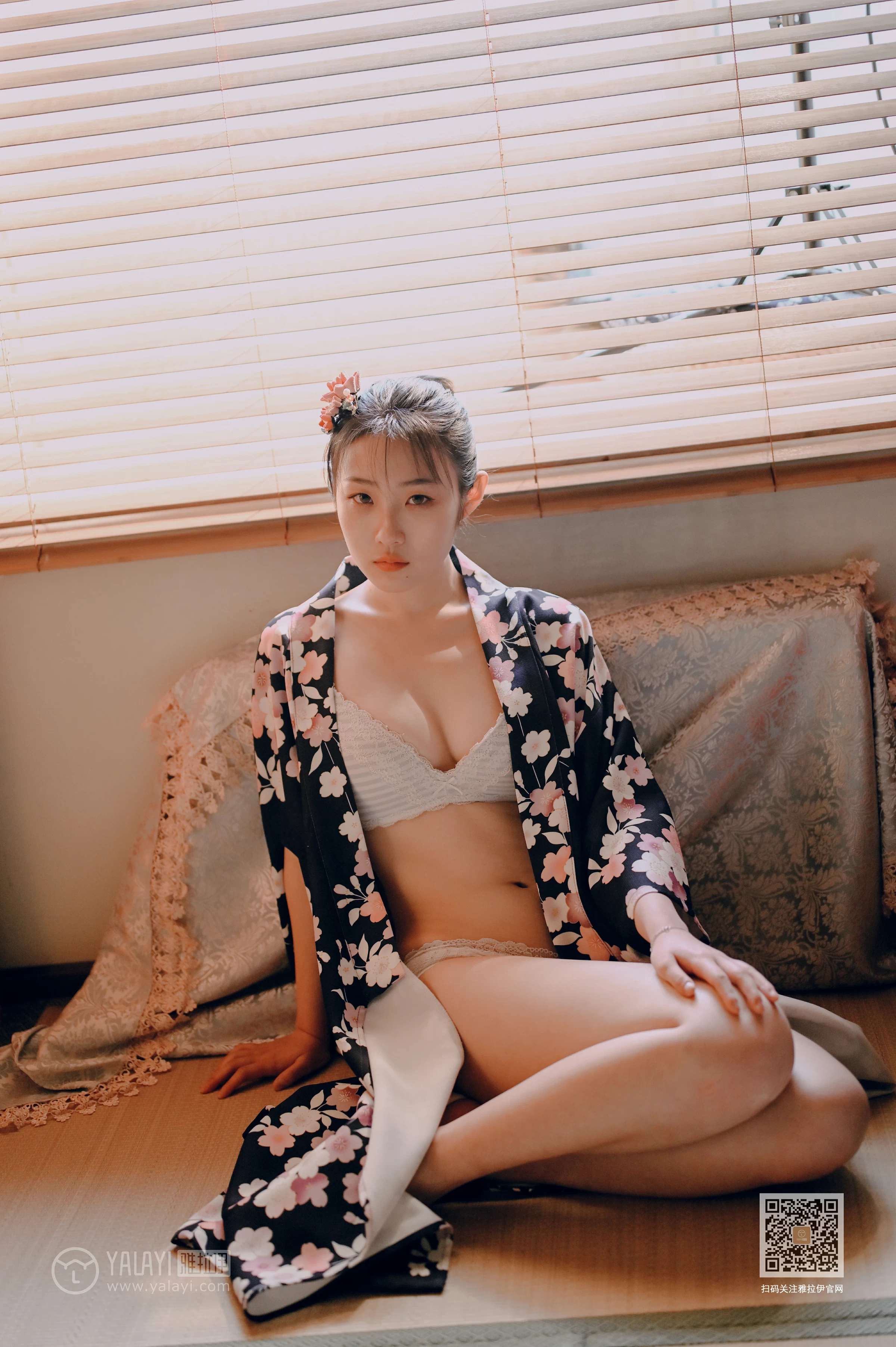 [YALAYI雅拉伊]NO.635 《和服少女》 沈伊 黑色和服加白色蕾丝内衣性感私房写真集第16张