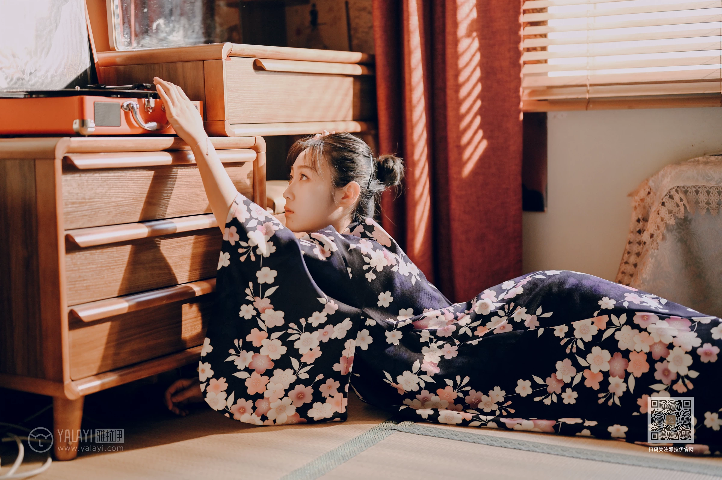 [YALAYI雅拉伊]NO.635 《和服少女》 沈伊 黑色和服加白色蕾丝内衣性感私房写真集第17张