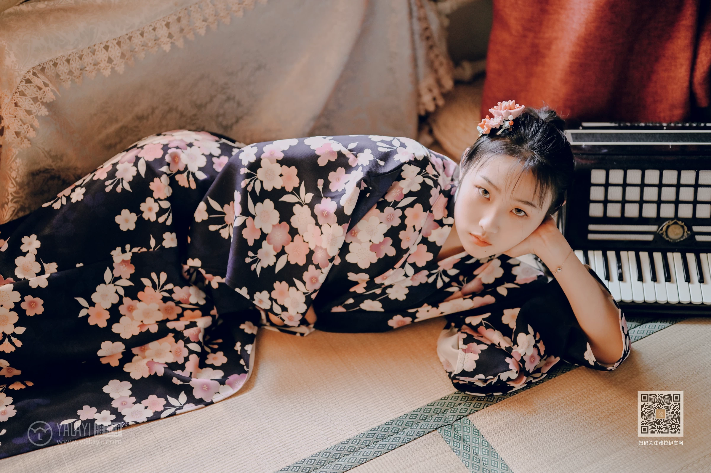 [YALAYI雅拉伊]NO.635 《和服少女》 沈伊 黑色和服加白色蕾丝内衣性感私房写真集第18张