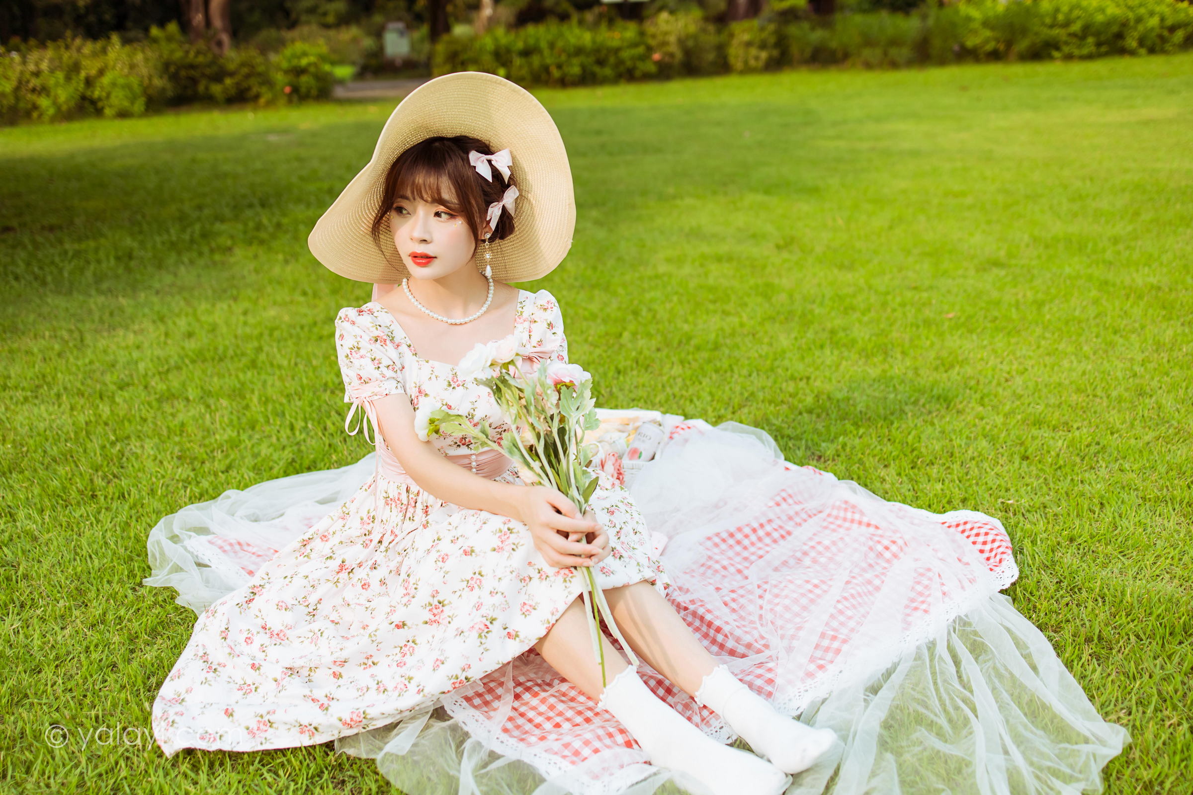 [YALAYI雅拉伊]2022.09.15 告白 程小蝶 白色复古连衣裙加白色绵袜清纯写真集第8张