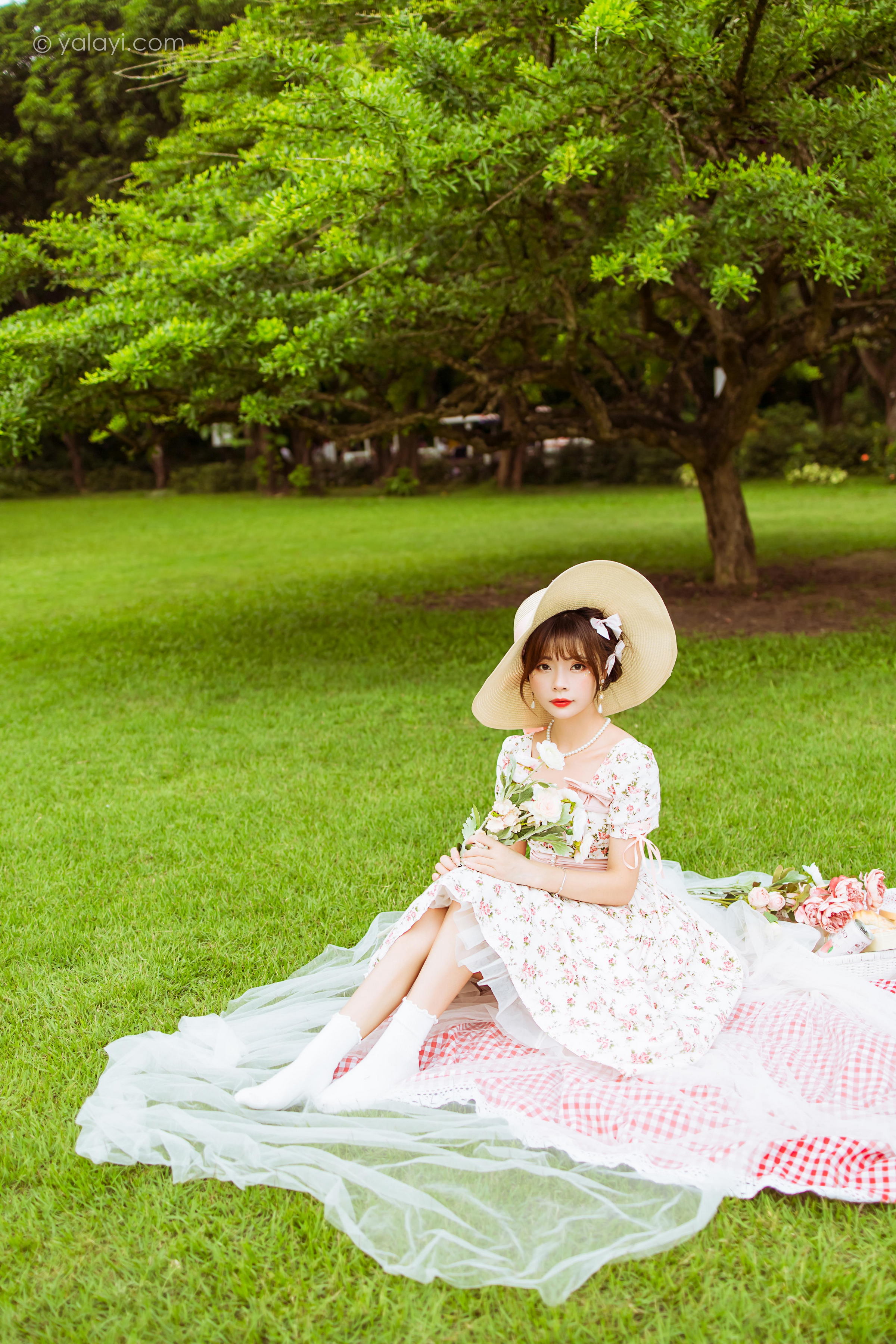 [YALAYI雅拉伊]2022.09.15 告白 程小蝶 白色复古连衣裙加白色绵袜清纯写真集第13张
