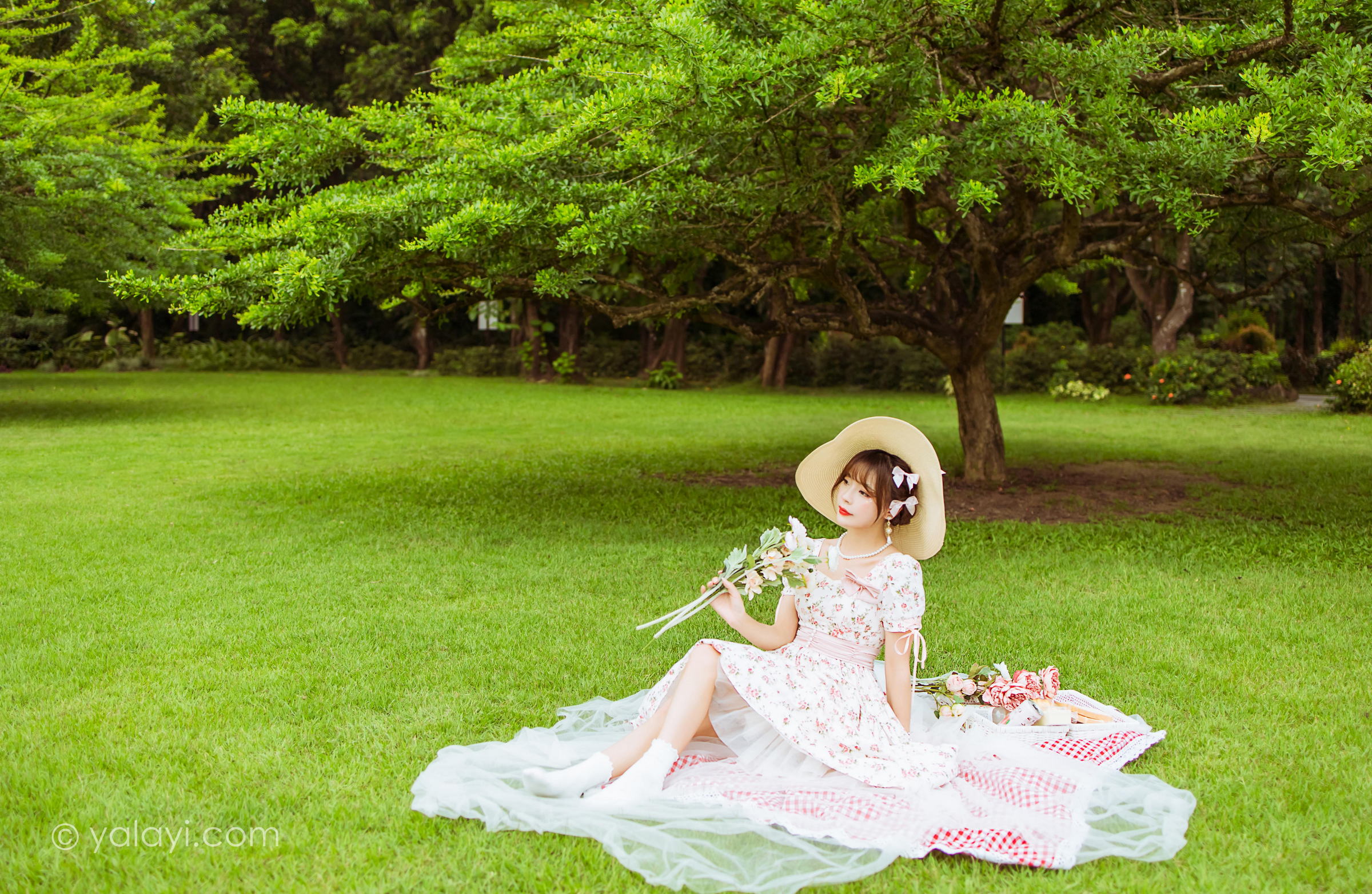 [YALAYI雅拉伊]2022.09.15 告白 程小蝶 白色复古连衣裙加白色绵袜清纯写真集第13张