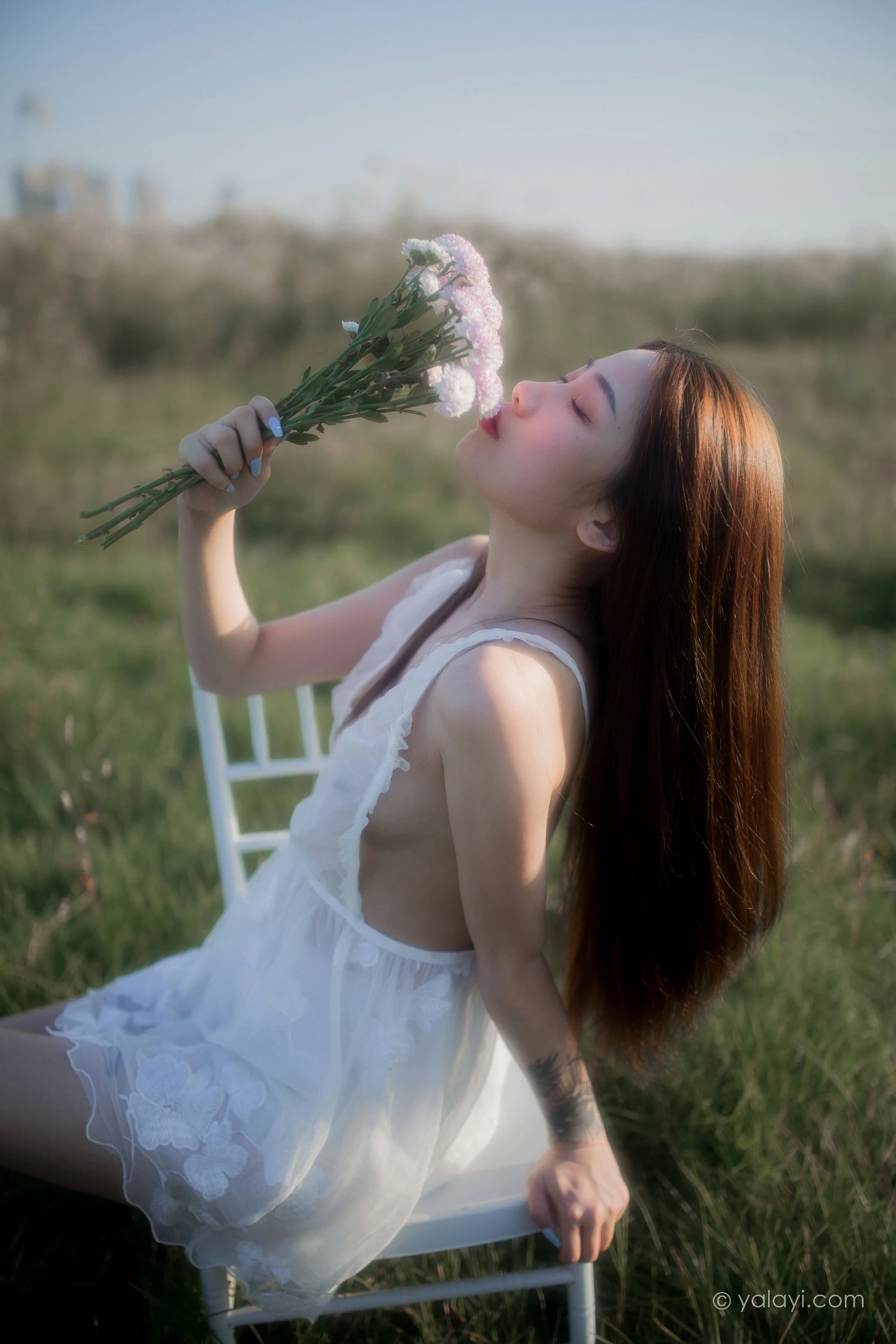 [YALAYI雅拉伊]NO.732 《寻》 籹籹仔 白色透视情趣婚纱性感私房写真集第3张