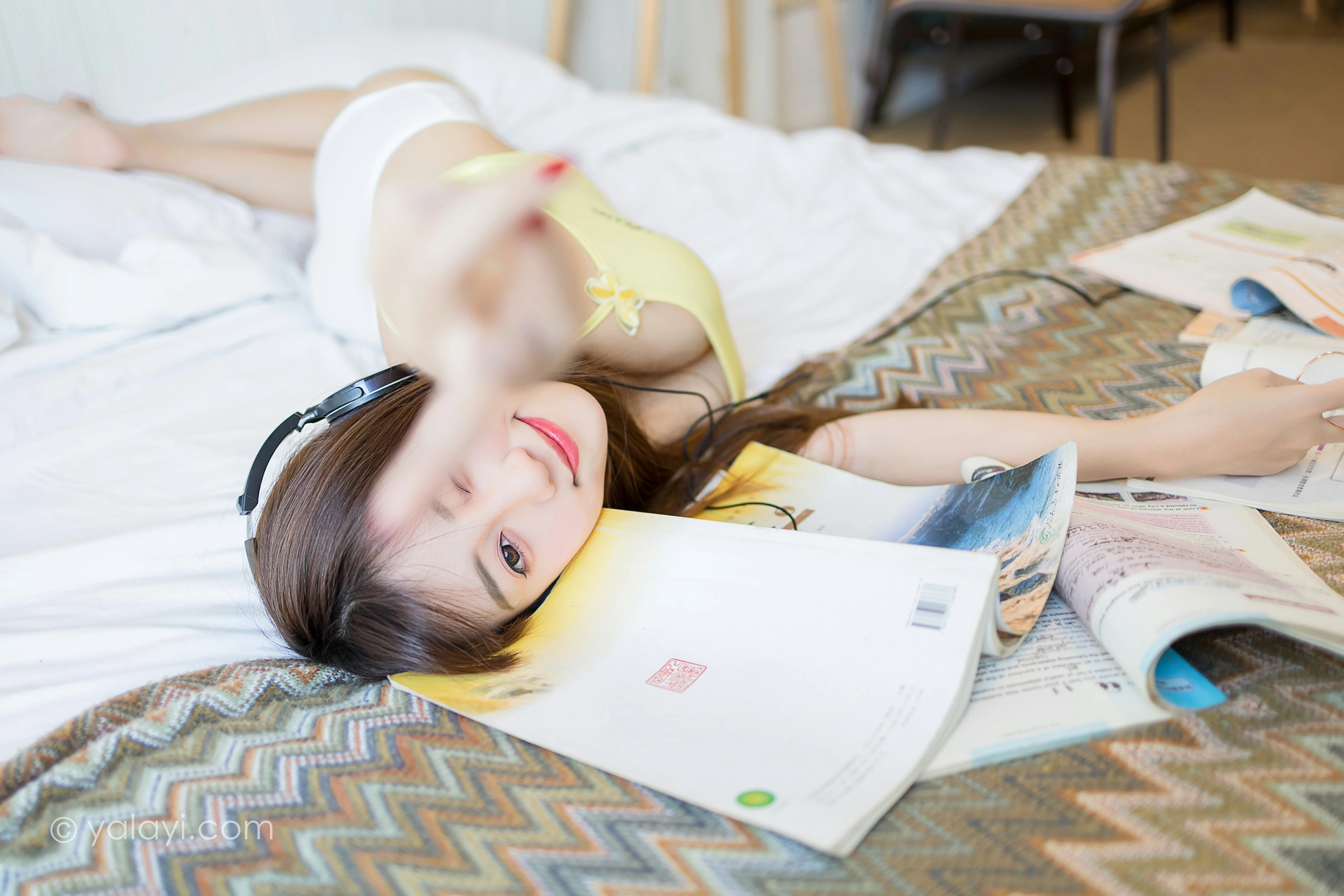 [YALAYI雅拉伊]NO.841 补习时间 虞艺 黄色性感小背心居家私房写真集第9张