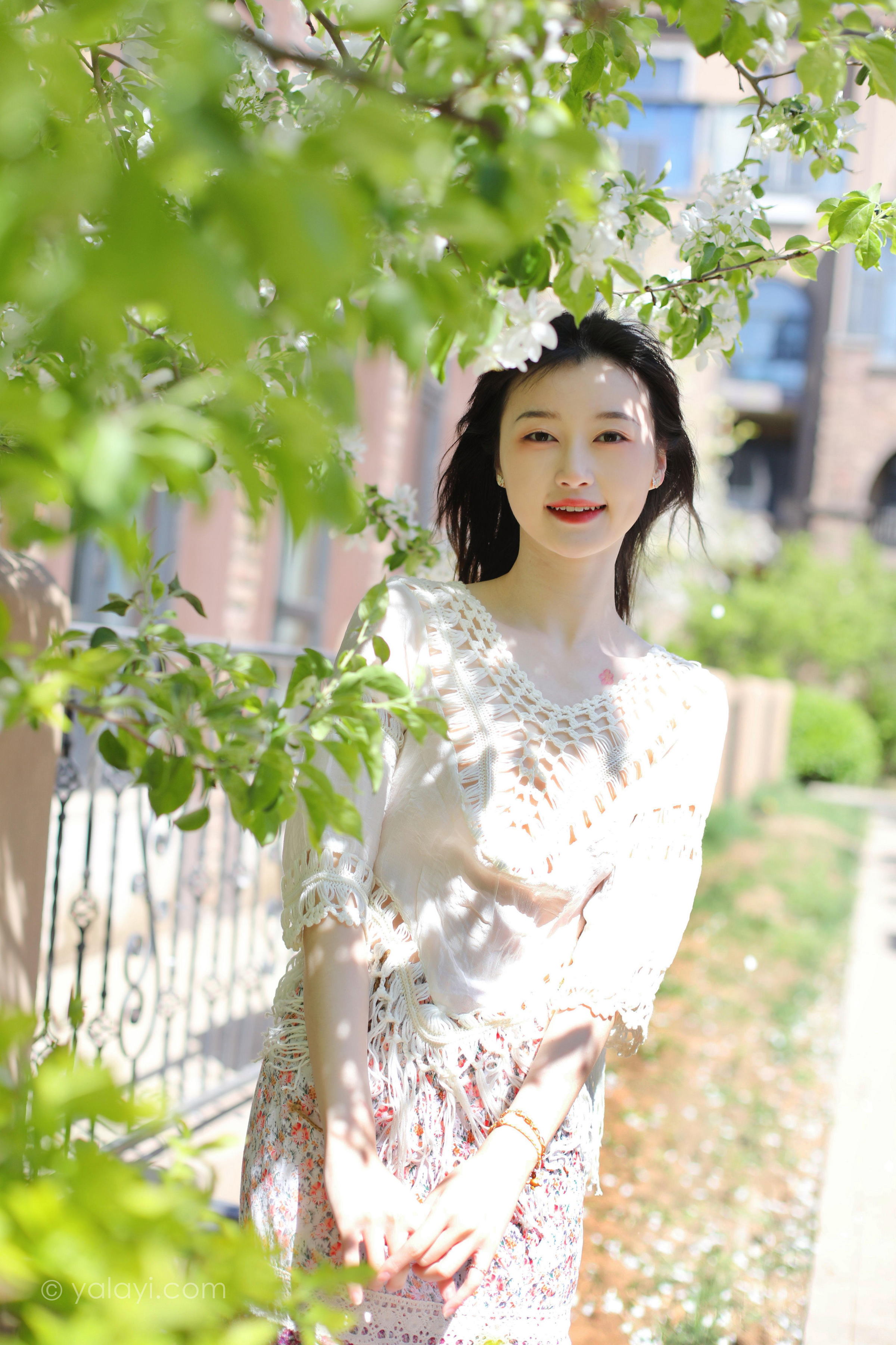 [YALAYI雅拉伊]2022.09.22 光晕 京京 白色镂空连衣裙加粉色长裙清纯写真集第6张