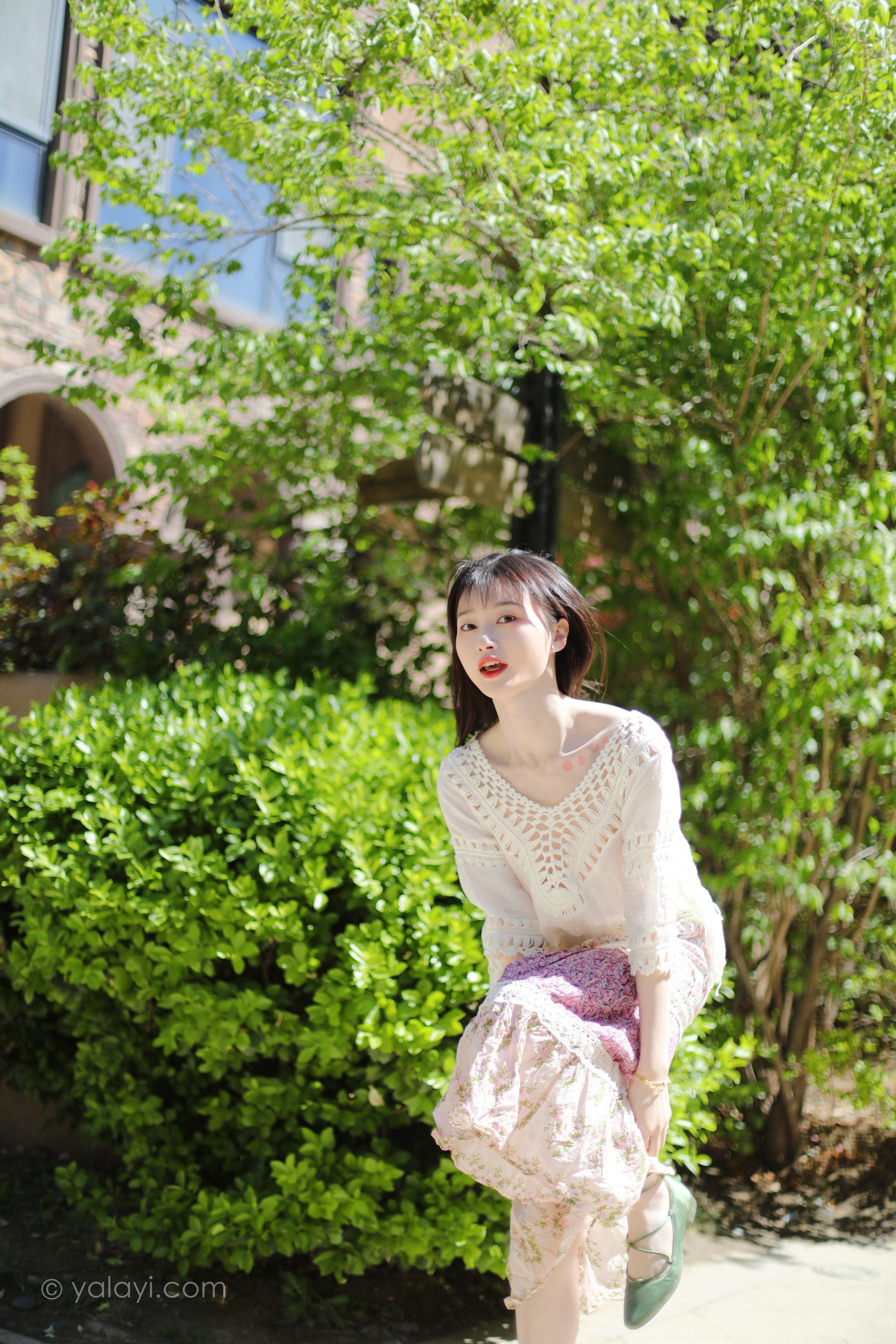 [YALAYI雅拉伊]2022.09.22 光晕 京京 白色镂空连衣裙加粉色长裙清纯写真集第9张