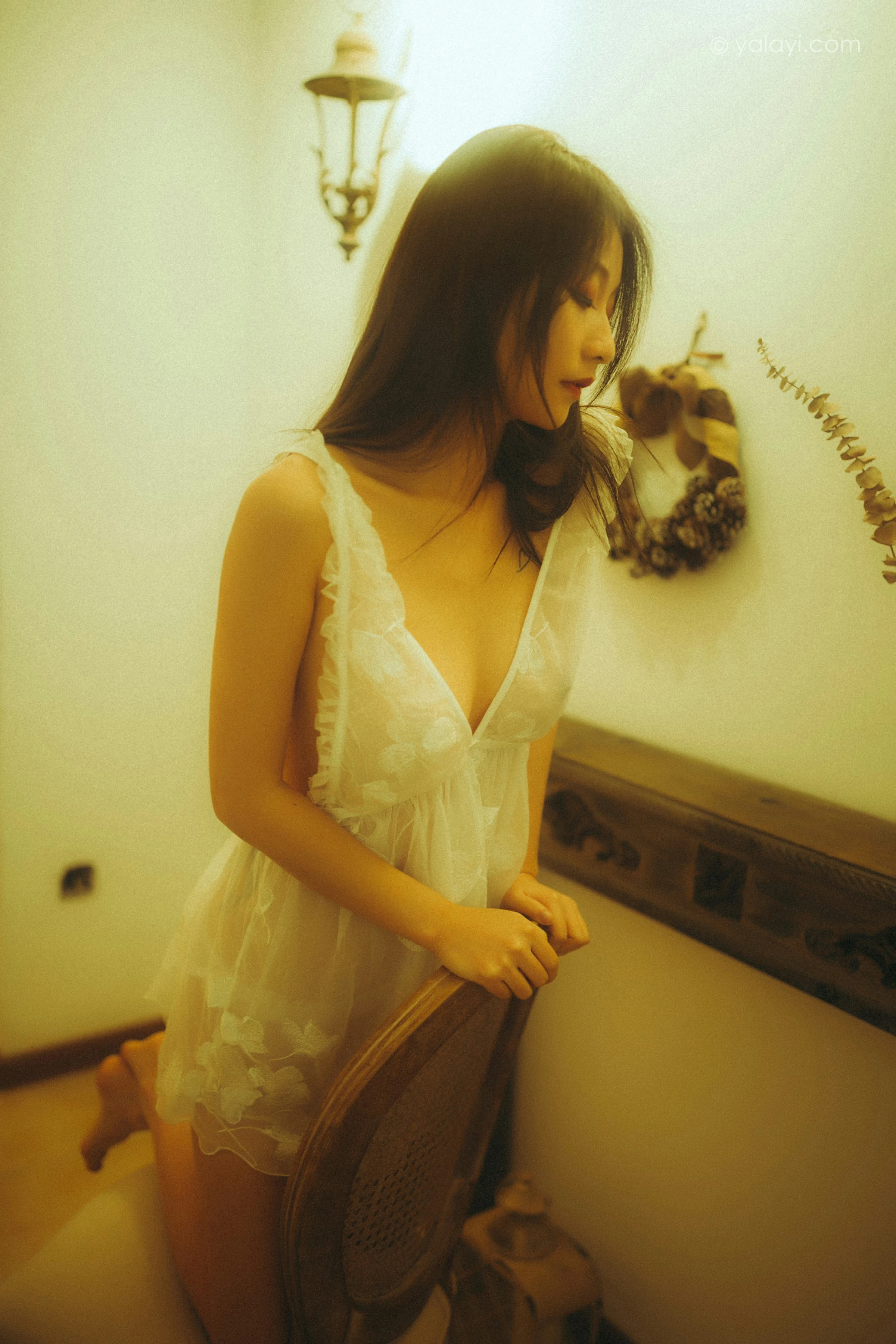 [YALAYI雅拉伊]NO.754 迷情公寓 婉儿 白色透视睡衣裙与连体镂空情趣内衣性感私房写真集第1张