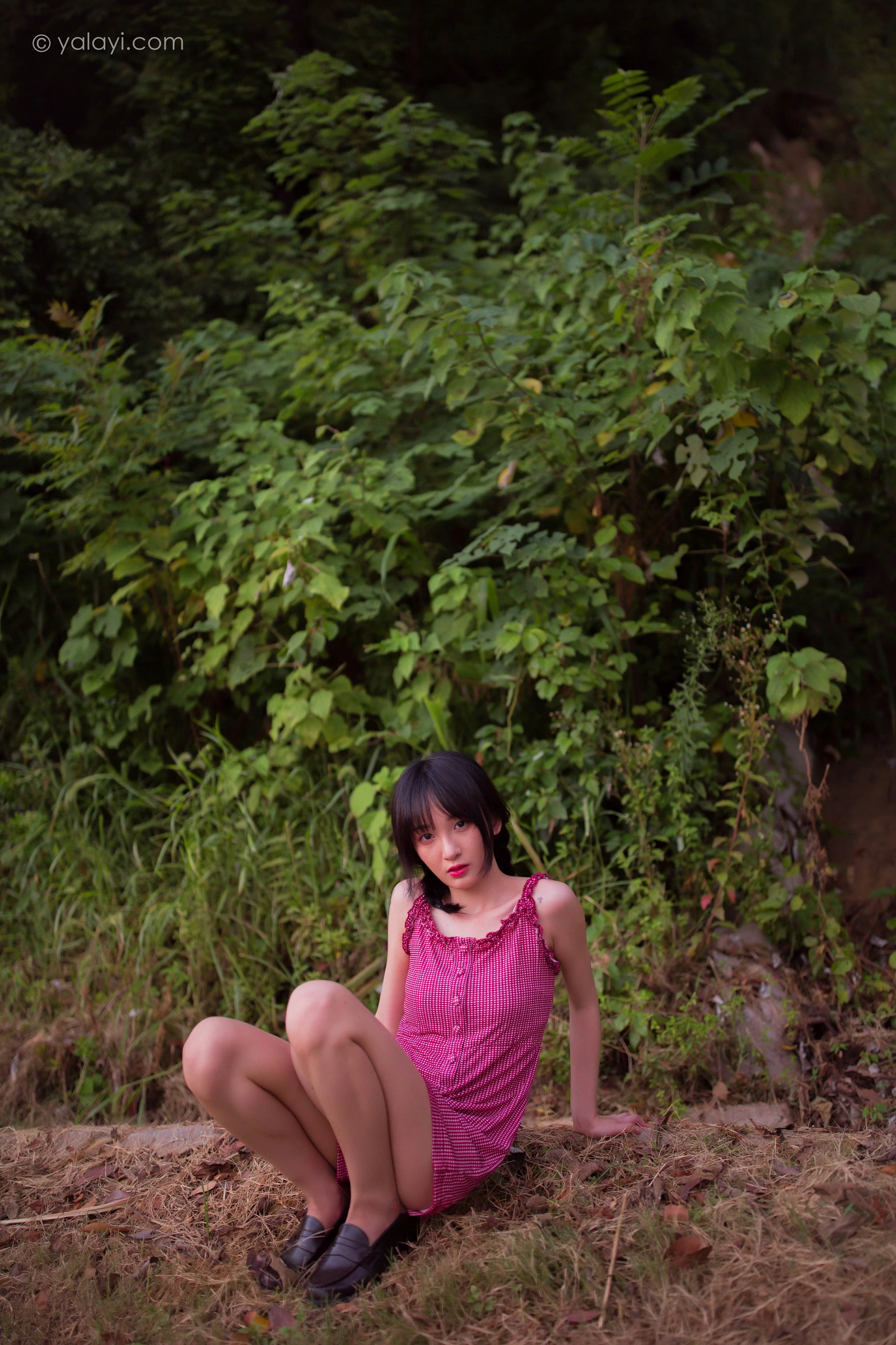 [YALAYI雅拉伊]NO.702 《暮色》 落落 粉色吊带连体短裤清纯私房写真集第16张