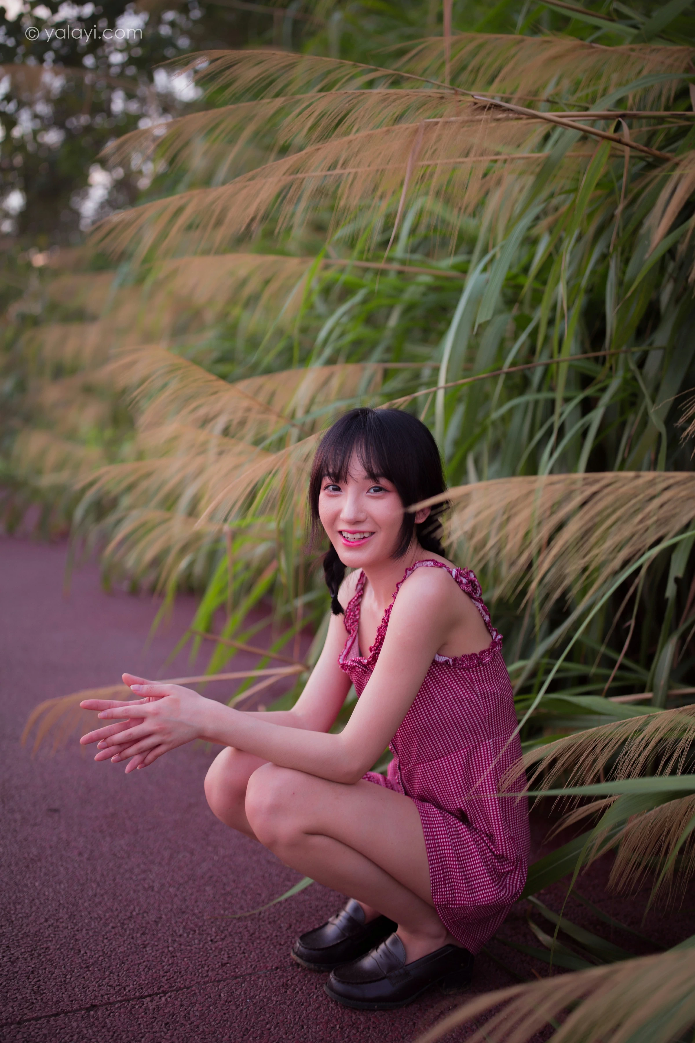[YALAYI雅拉伊]NO.702 《暮色》 落落 粉色吊带连体短裤清纯私房写真集第15张