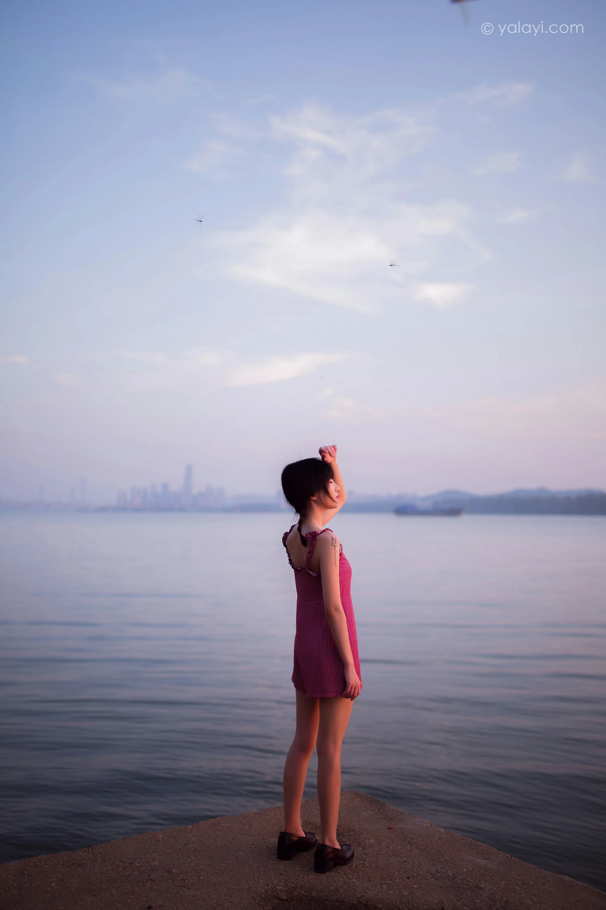 [YALAYI雅拉伊]NO.702 《暮色》 落落 粉色吊带连体短裤清纯私房写真集第7张