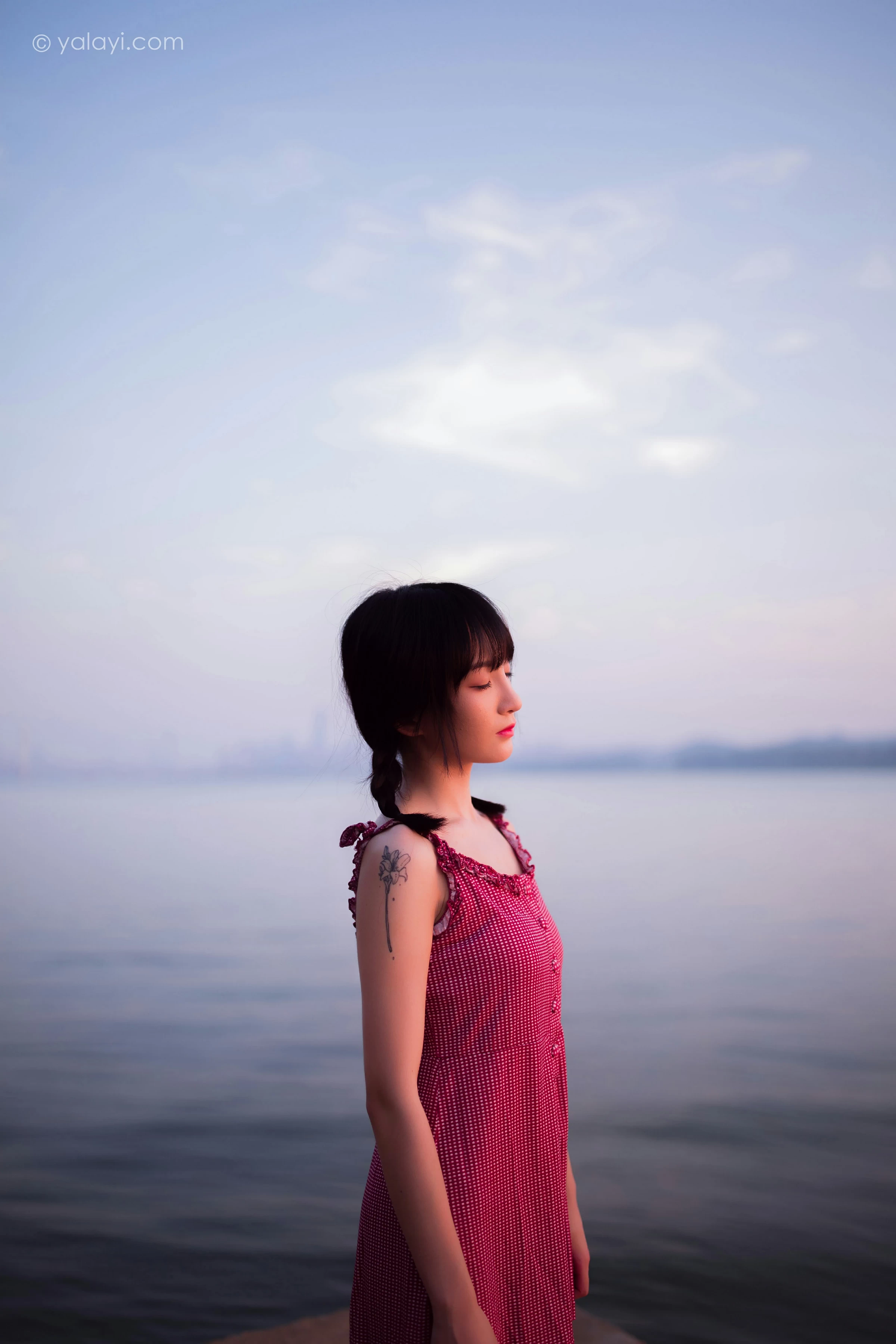 [YALAYI雅拉伊]NO.702 《暮色》 落落 粉色吊带连体短裤清纯私房写真集第8张