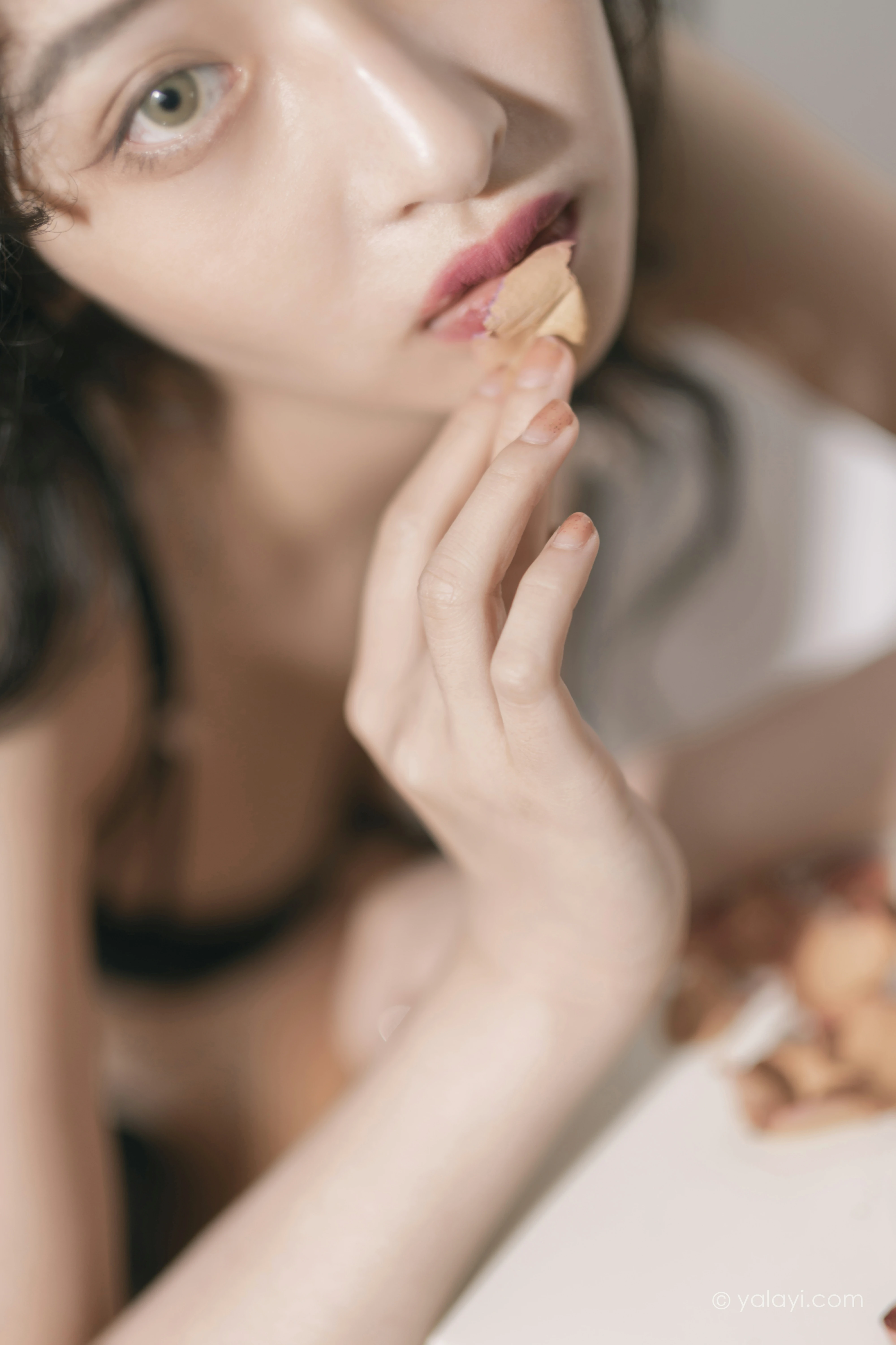 [YALAYI雅拉伊]NO.842 黑蝴蝶 西子 黑色蕾丝内衣加黑丝美腿性感私房写真集第12张