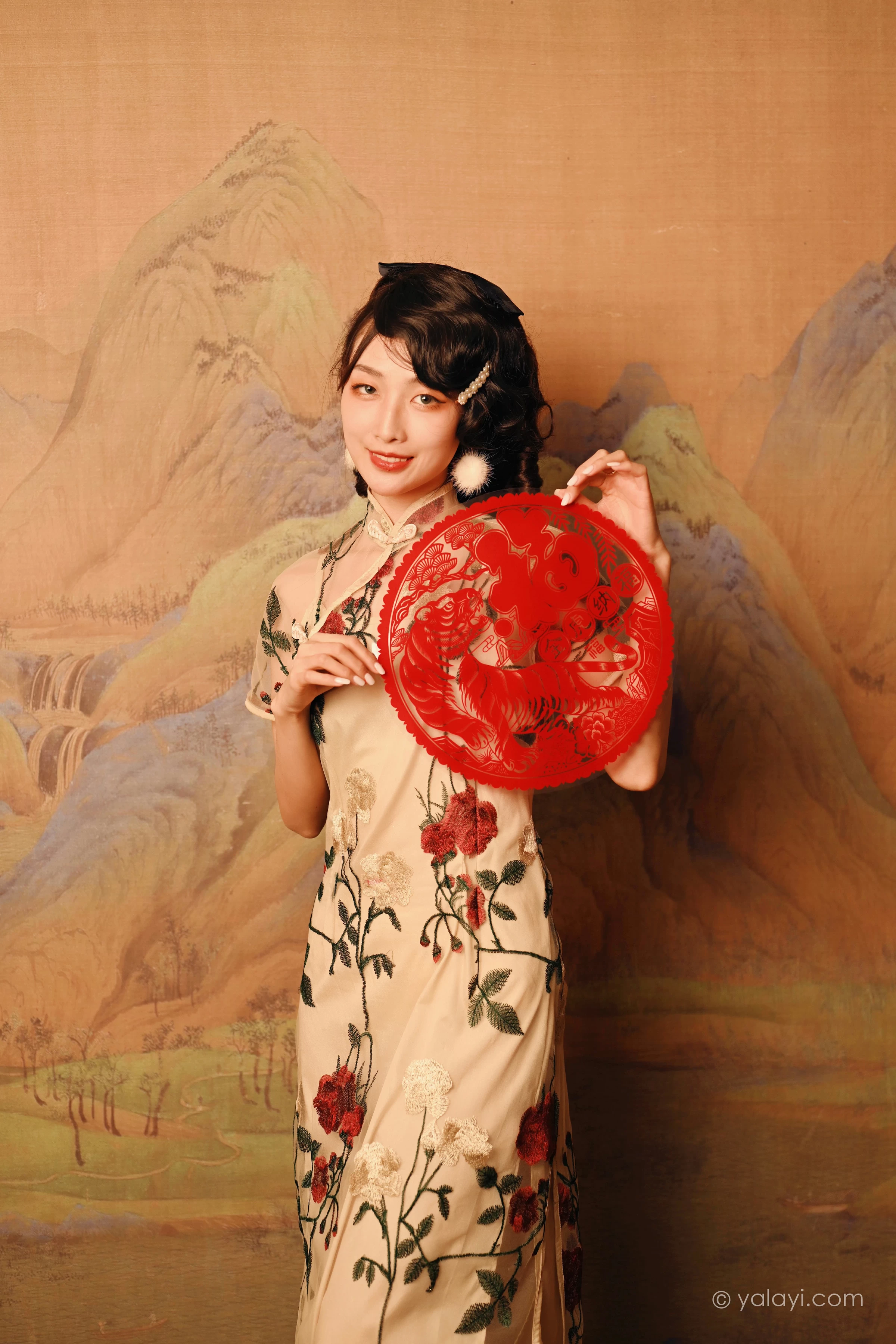 [YALAYI雅拉伊]2022.01.25 我在那里等你 佳佳 白色透视旗袍民国风写真集第4张