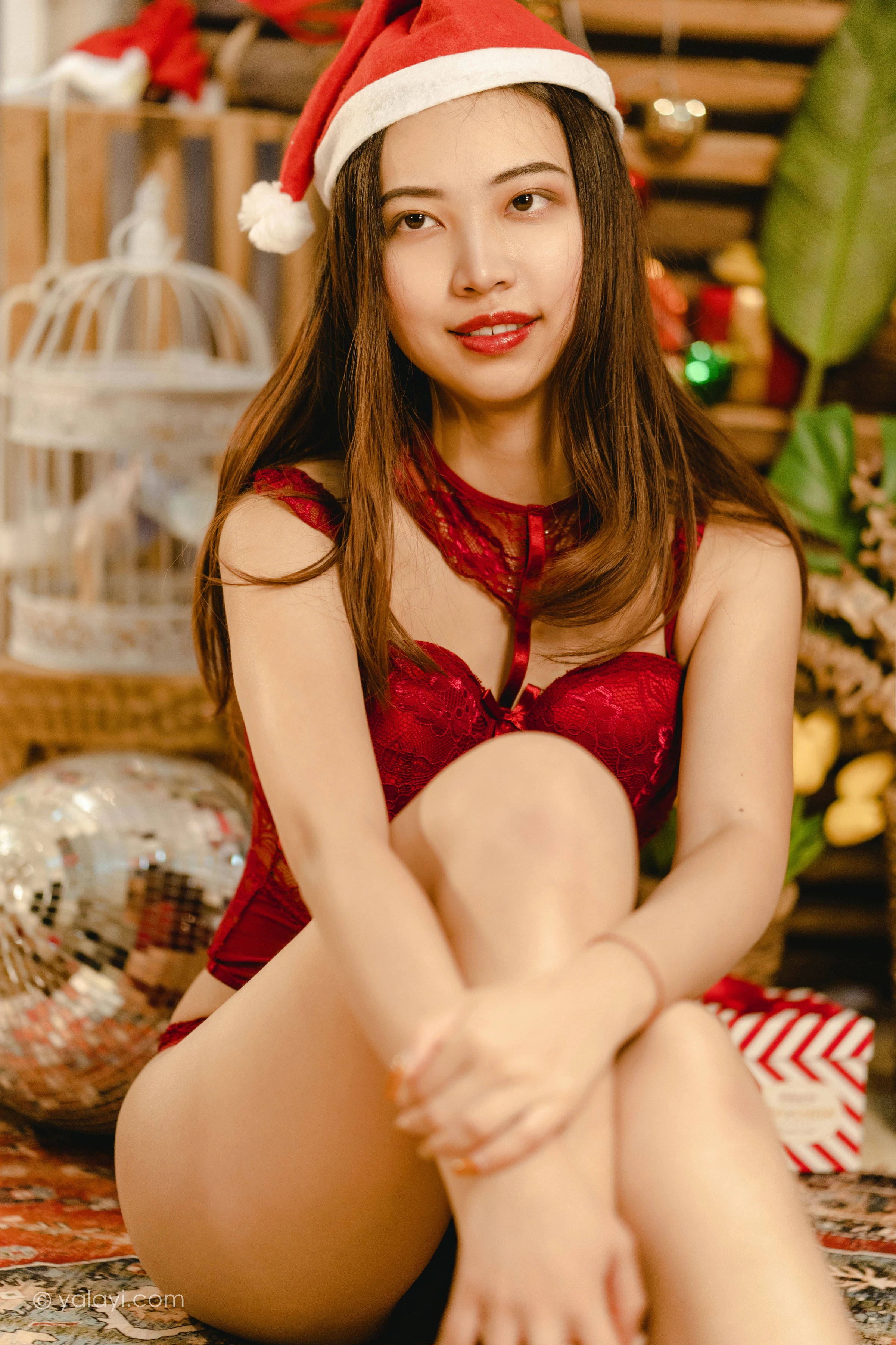 [YALAYI雅拉伊]2021.12.22 你是我的圣诞奇迹 巧巧 红色蕾丝塑身内衣性感私房写真集第8张