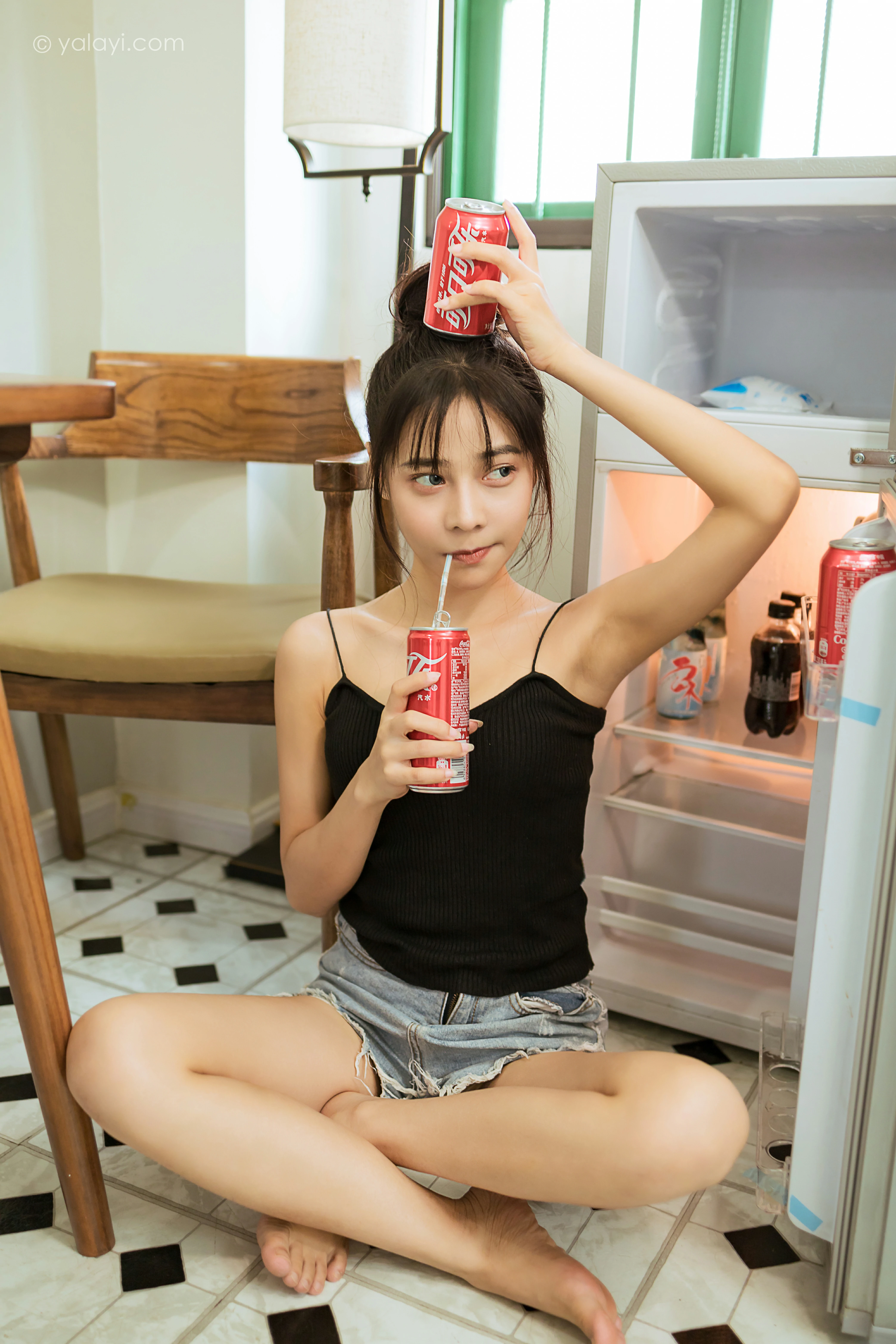 [YALAYI雅拉伊]NO.836 日常 诗咏 黑色性感小背心加牛仔热裤清纯可爱写真集第13张