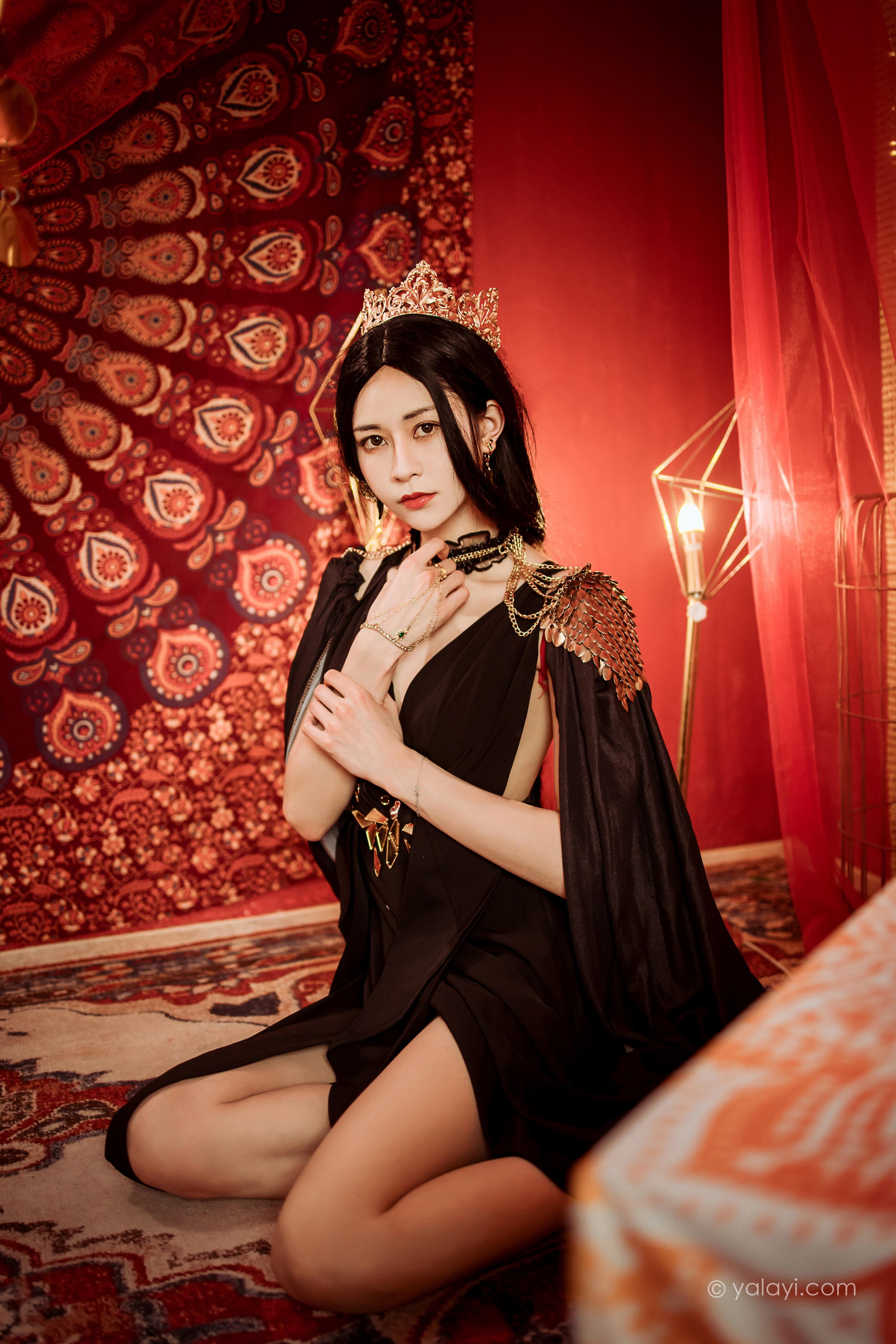 [YALAYI雅拉伊]2022.07.29 鬼刀公主 陈若冰 黑色披肩加黑色深V情趣礼服裙性感私房写真集第5张