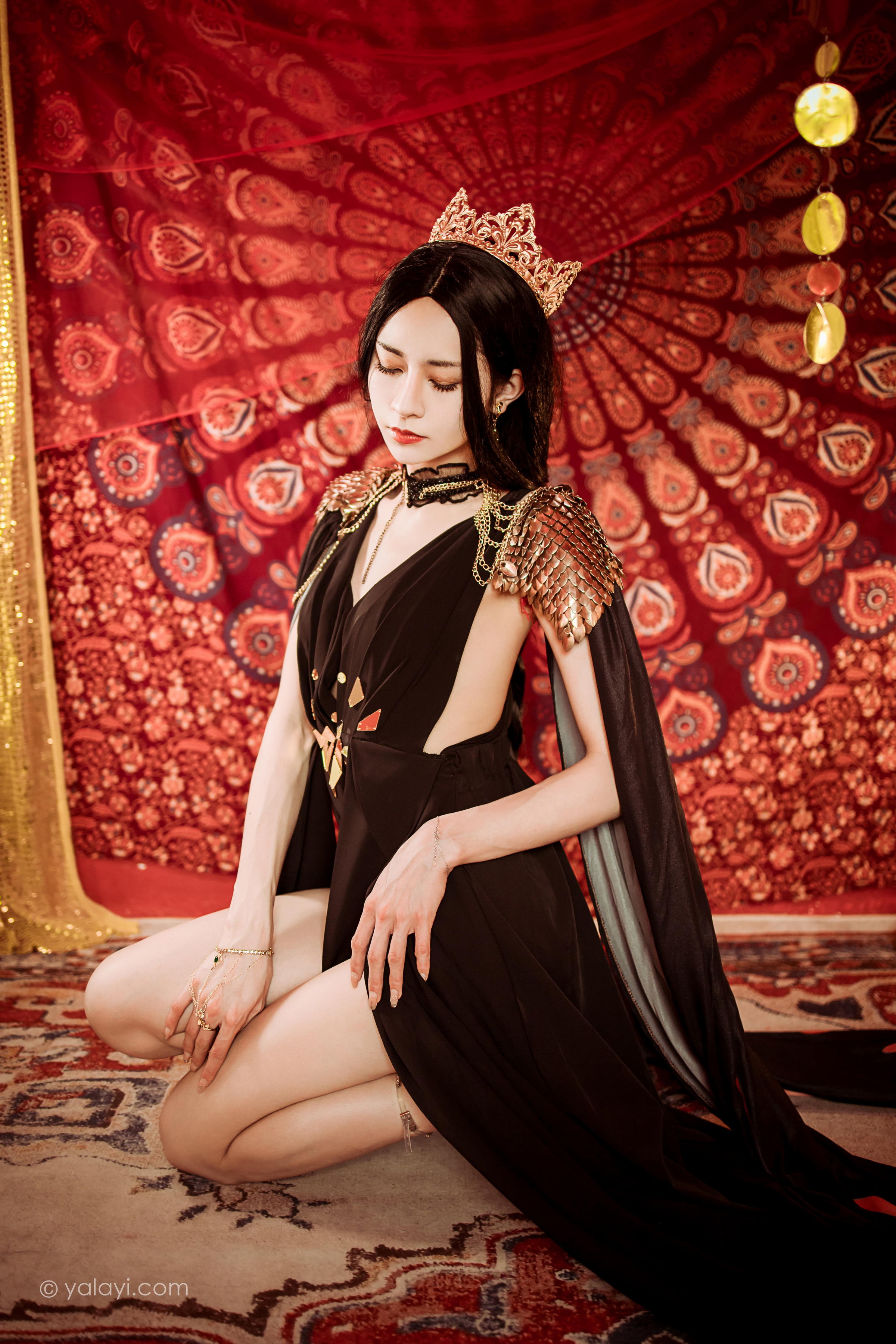 [YALAYI雅拉伊]2022.07.29 鬼刀公主 陈若冰 黑色披肩加黑色深V情趣礼服裙性感私房写真集第7张