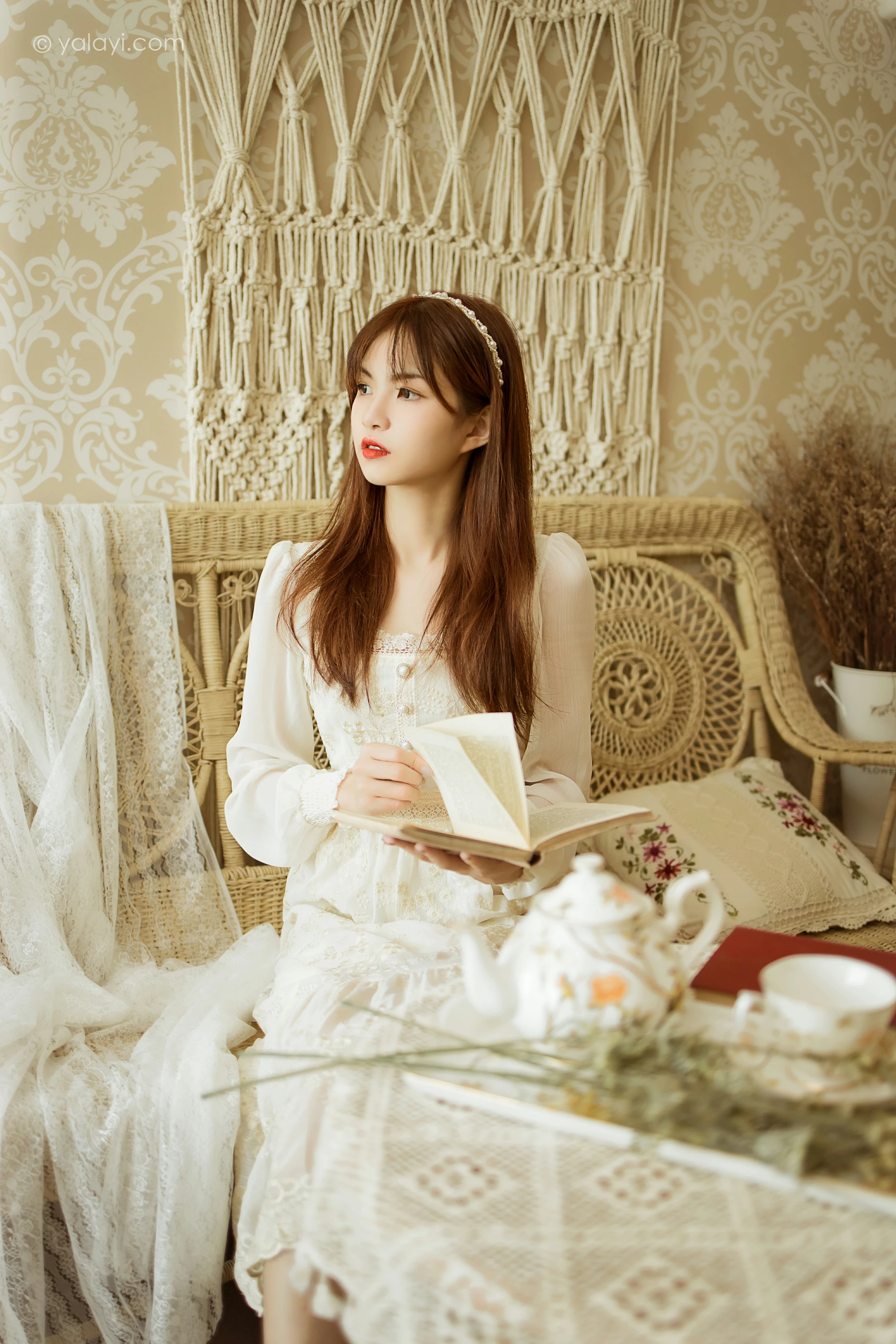 [YALAYI雅拉伊]2021.11.29 花白裙 茹莎 白色休闲蕾丝连衣裙居家性感写真集第2张