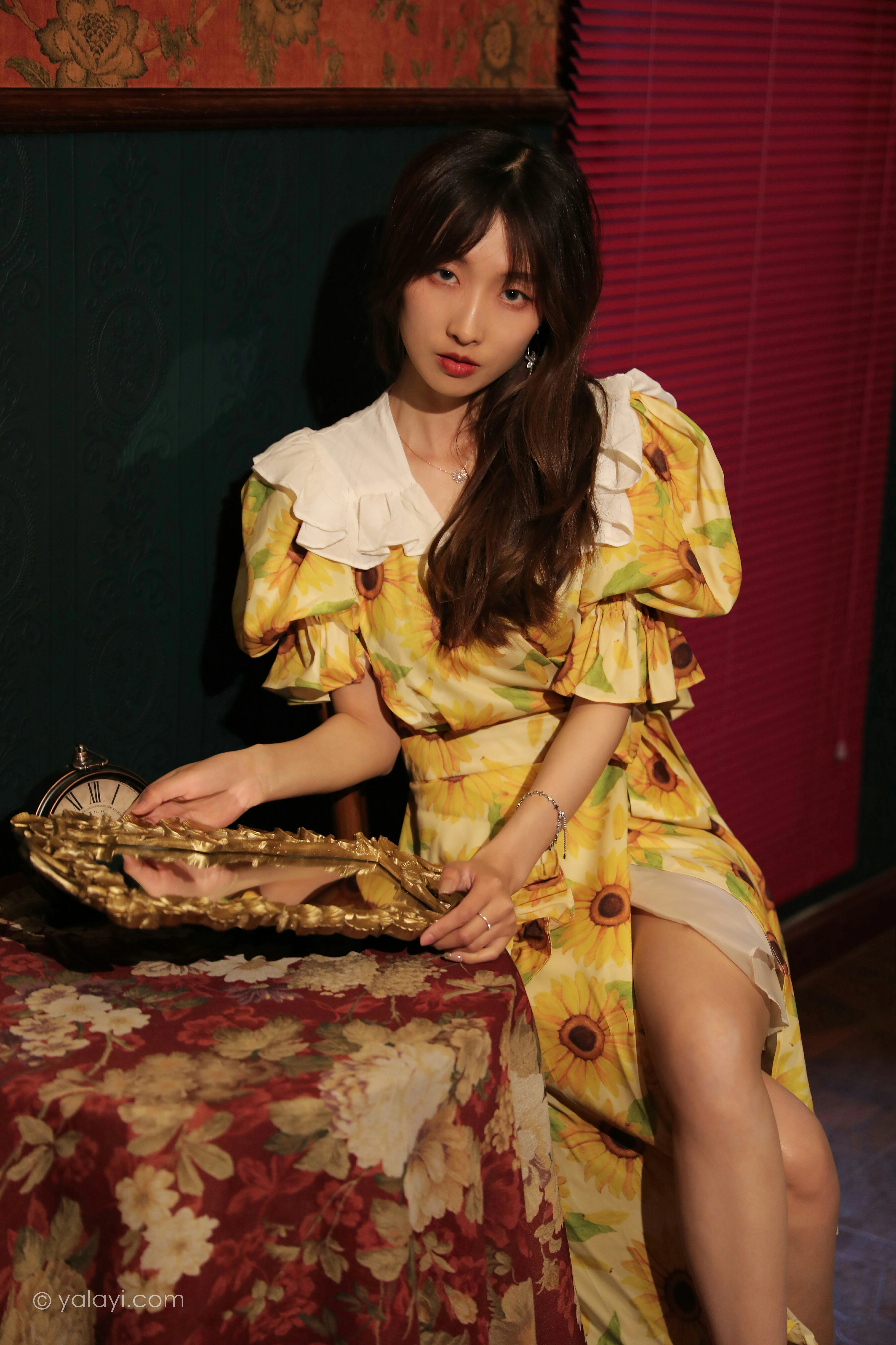 [YALAYI雅拉伊]NO.816 只剩下钢琴 佳佳 黄色连衣裙居家复古写真集第2张