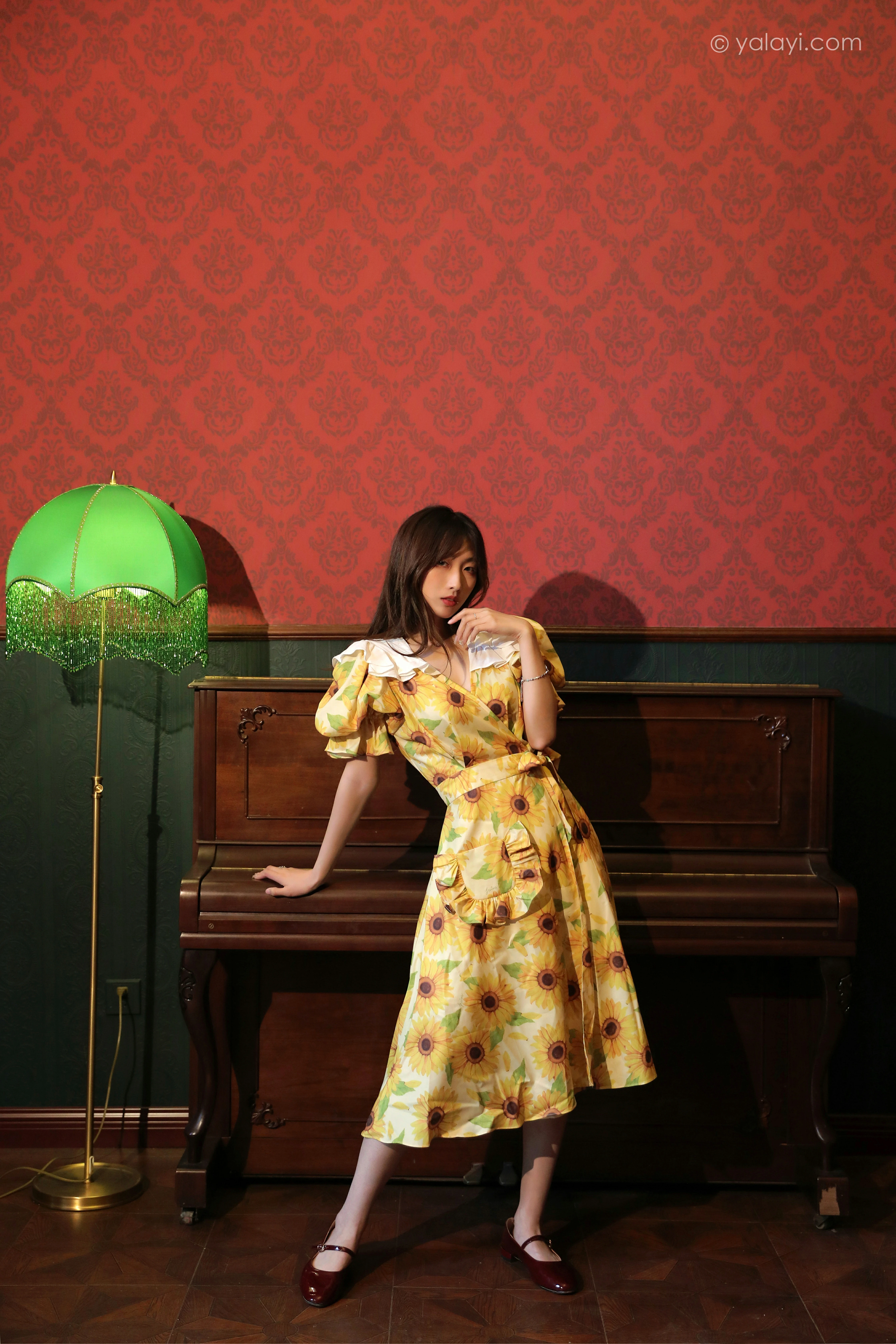 [YALAYI雅拉伊]NO.816 只剩下钢琴 佳佳 黄色连衣裙居家复古写真集第6张