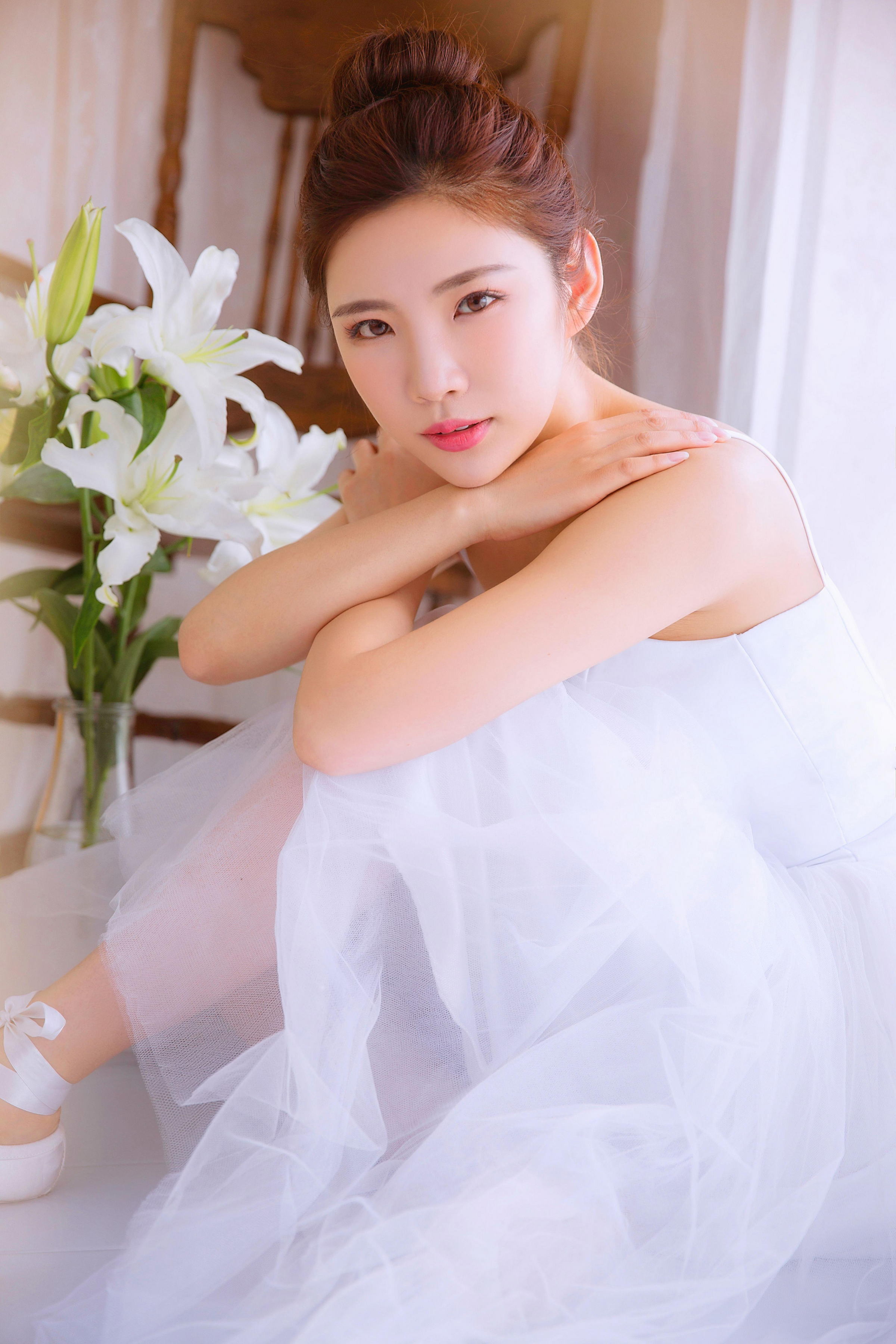 [YALAYI雅拉伊]2022.06.18 风仪玉立 丰满少妇 粉色透视睡衣与白色吊带连衣裙性感写真集第9张