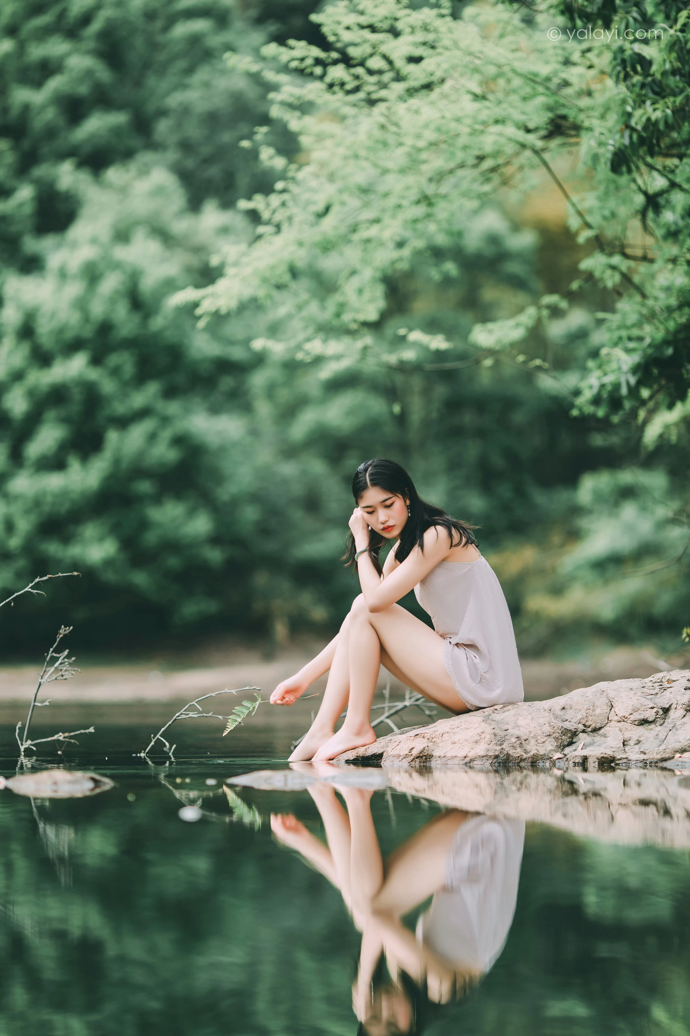 [YALAYI雅拉伊]NO.663 《涟漪》 和风 JK制服与短裙加黑色蕾丝内衣写真第10张