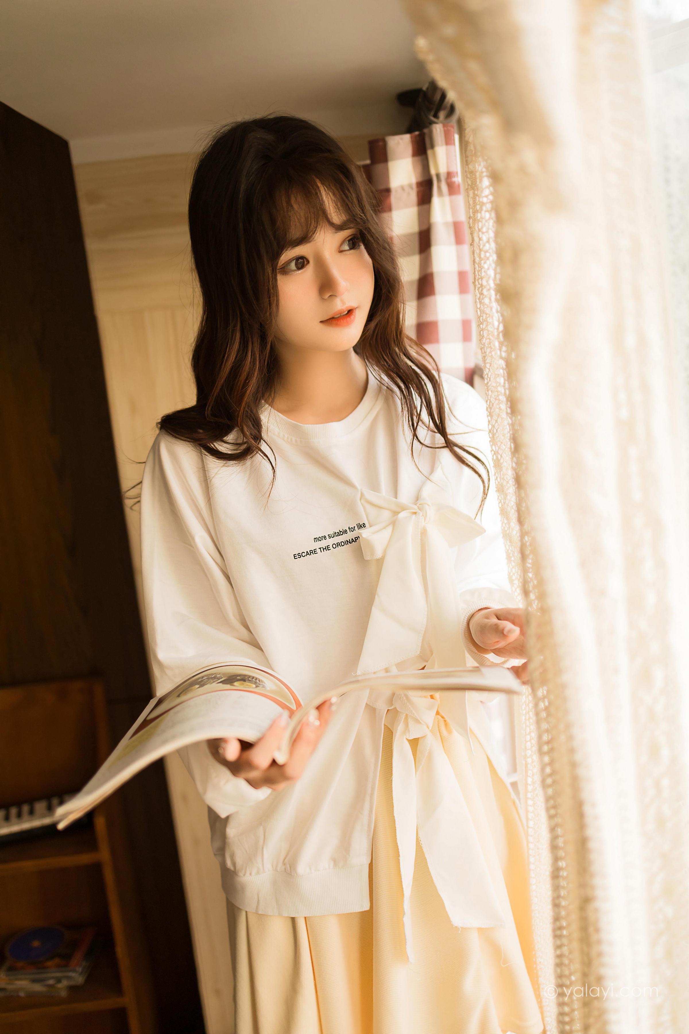 [YALAYI雅拉伊]2022.05.07 快乐加倍 小亭 白色礼服衬衫加短裙清纯写真集第12张