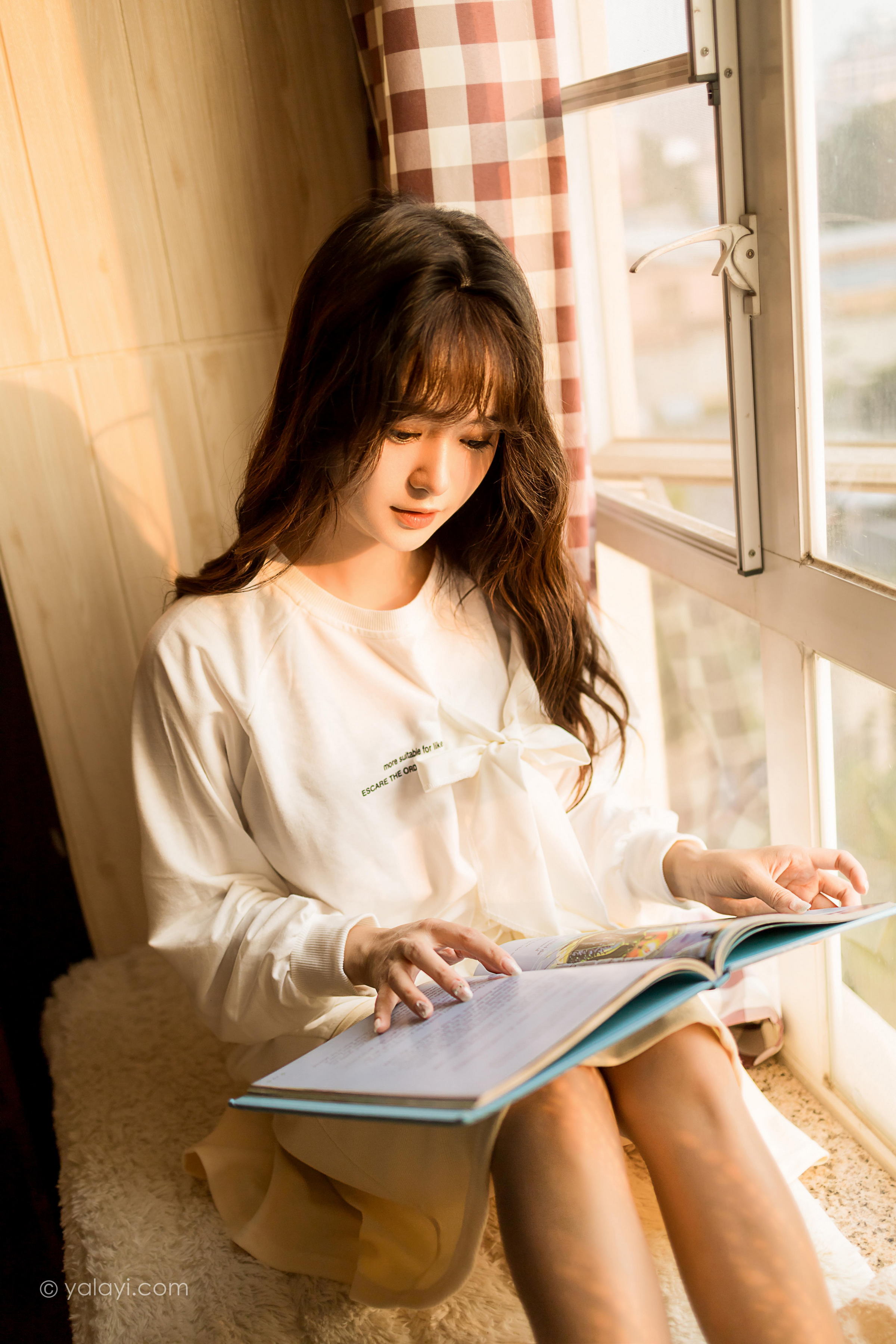 [YALAYI雅拉伊]2022.05.07 快乐加倍 小亭 白色礼服衬衫加短裙清纯写真集第1张