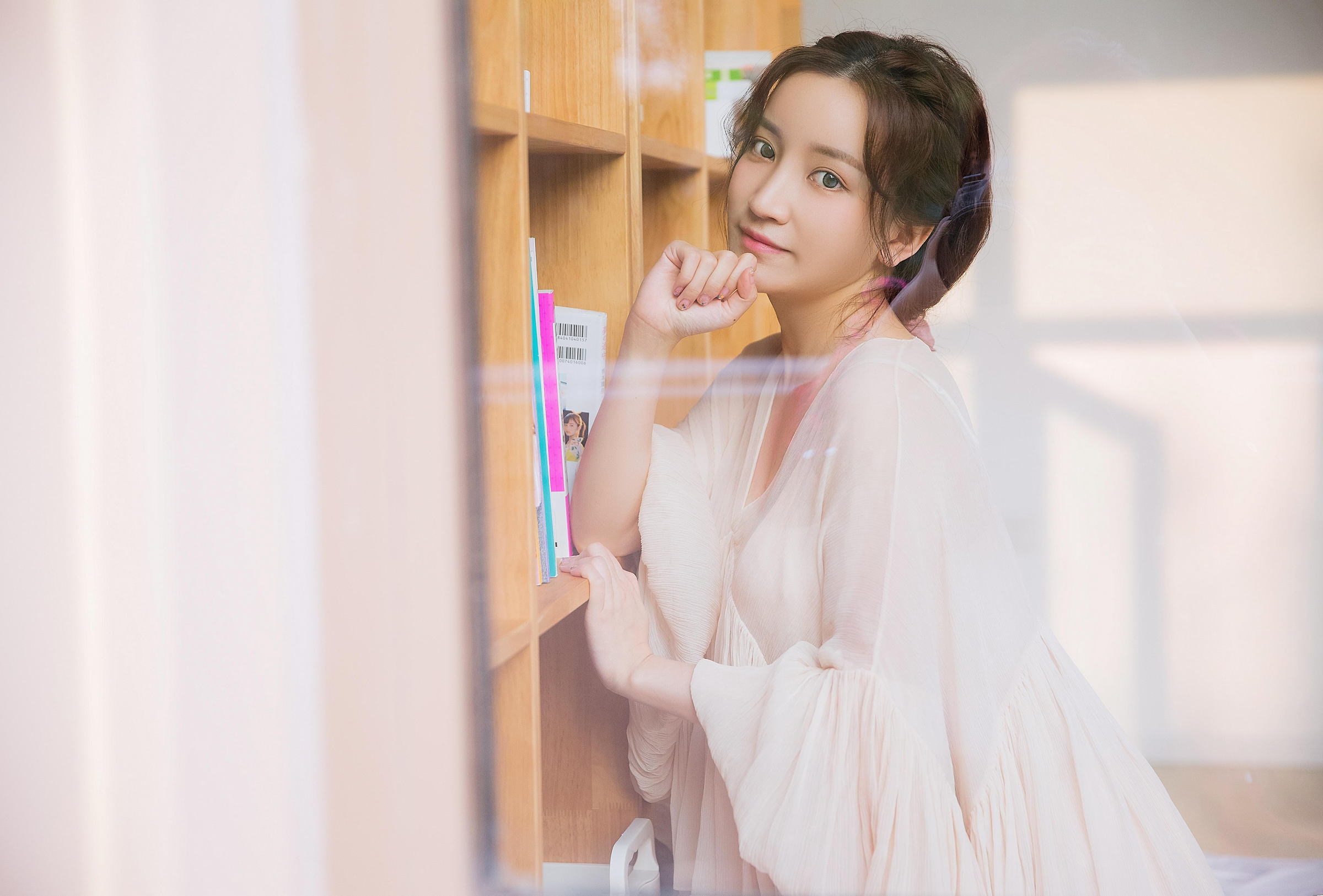 [YALAYI雅拉伊]2022.09.02 喜欢 清纯姐妹花 白色宽松衬衫与透视睡衣居家性感私房写真集第5张