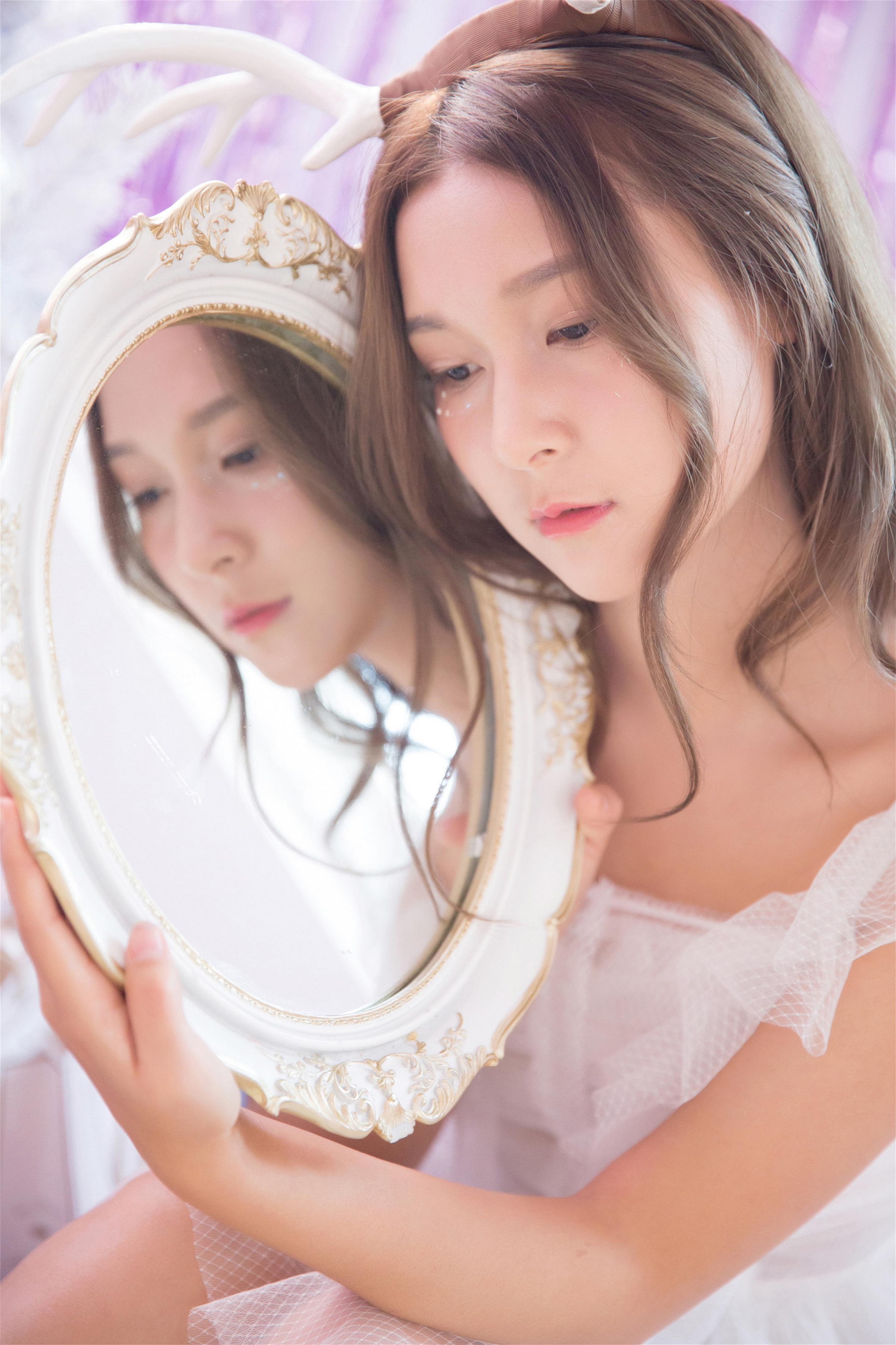 [YALAYI雅拉伊]2022.08.02 天上仙子 白色透视公主裙加白色塑身内衣性感私房写真集第5张