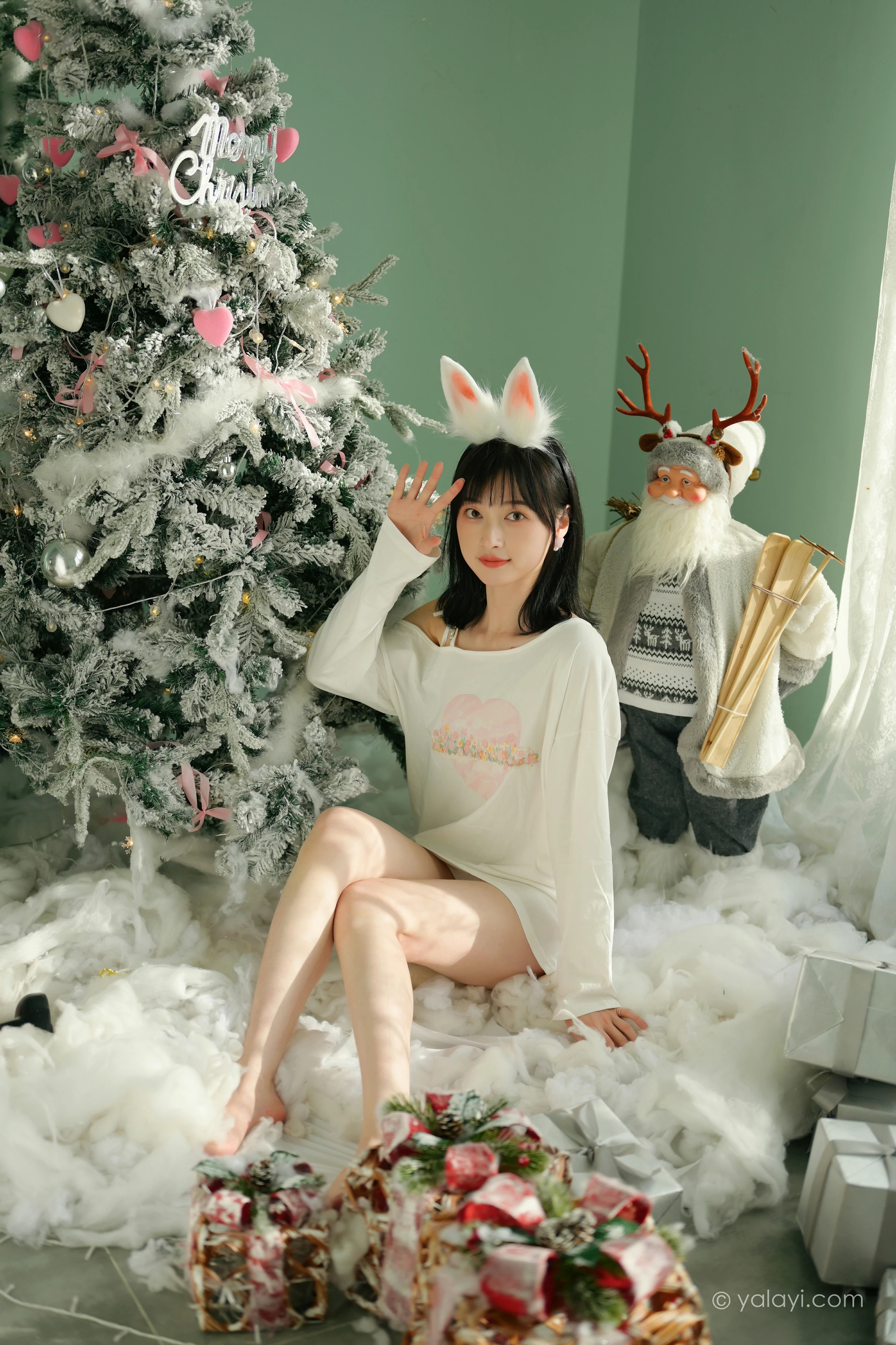 [YALAYI雅拉伊]2021.12.31 迎新 京京 白色透视宽松卫衣居家性感写真集第3张