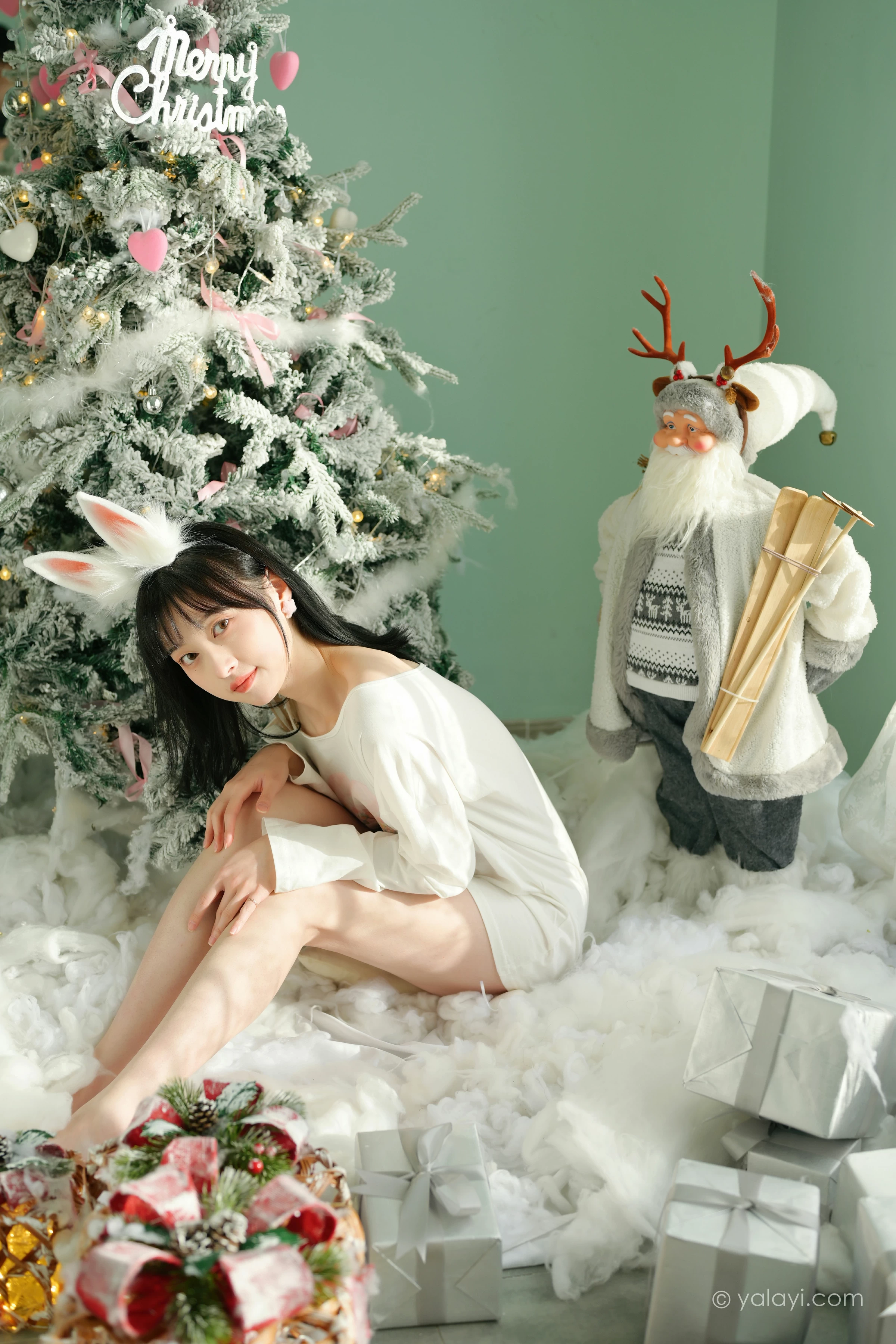 [YALAYI雅拉伊]2021.12.31 迎新 京京 白色透视宽松卫衣居家性感写真集第5张