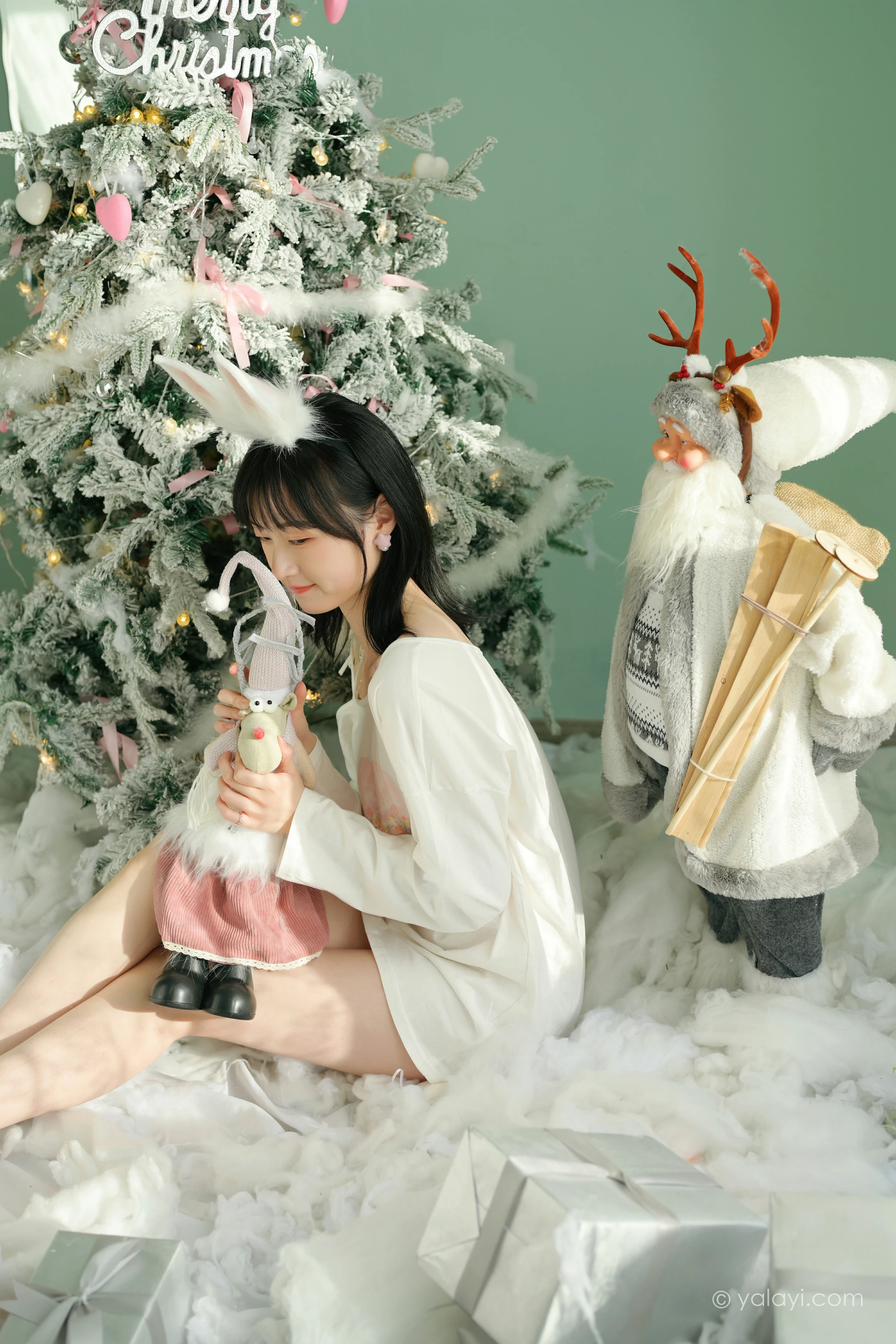 [YALAYI雅拉伊]2021.12.31 迎新 京京 白色透视宽松卫衣居家性感写真集第6张