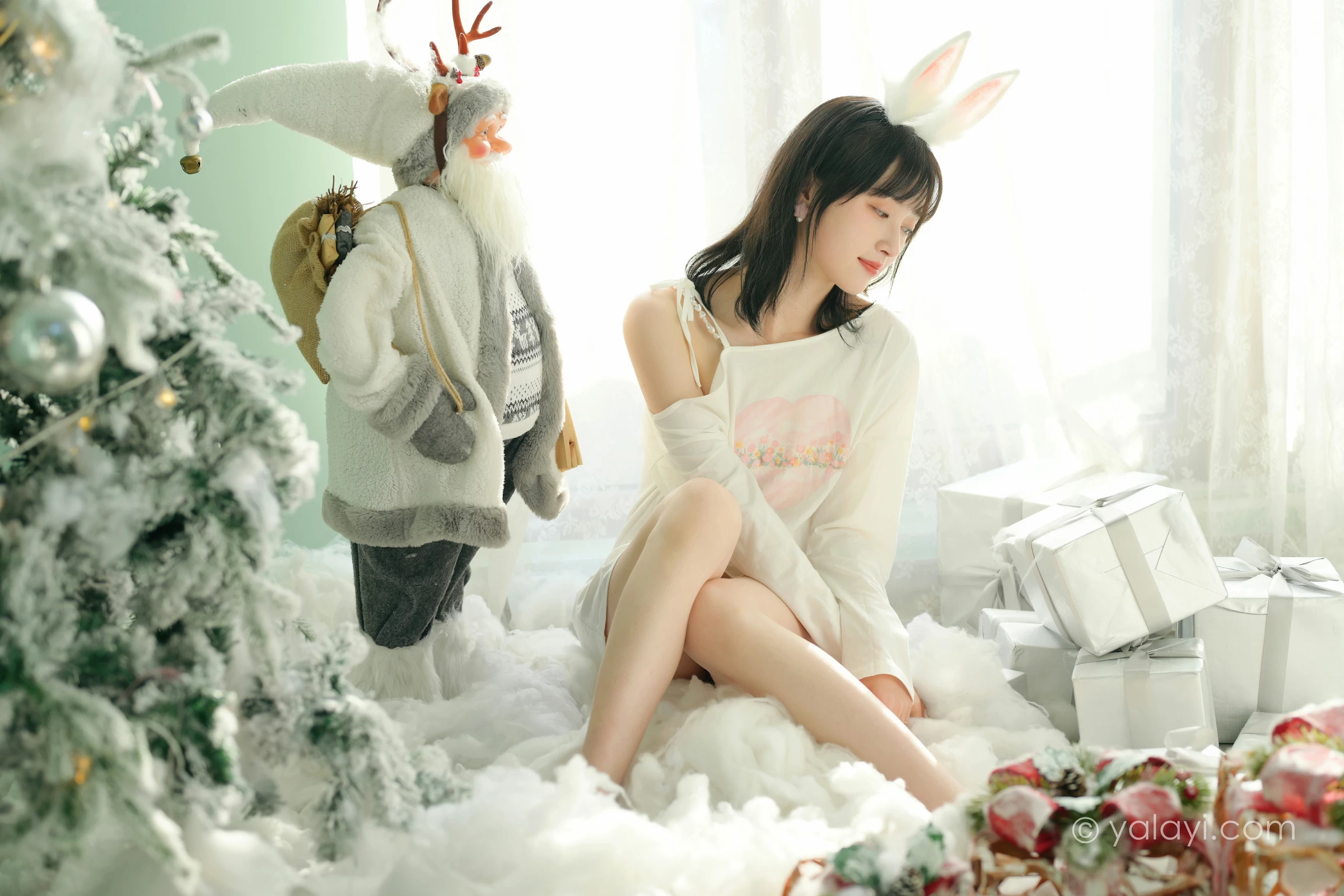 [YALAYI雅拉伊]2021.12.31 迎新 京京 白色透视宽松卫衣居家性感写真集第11张