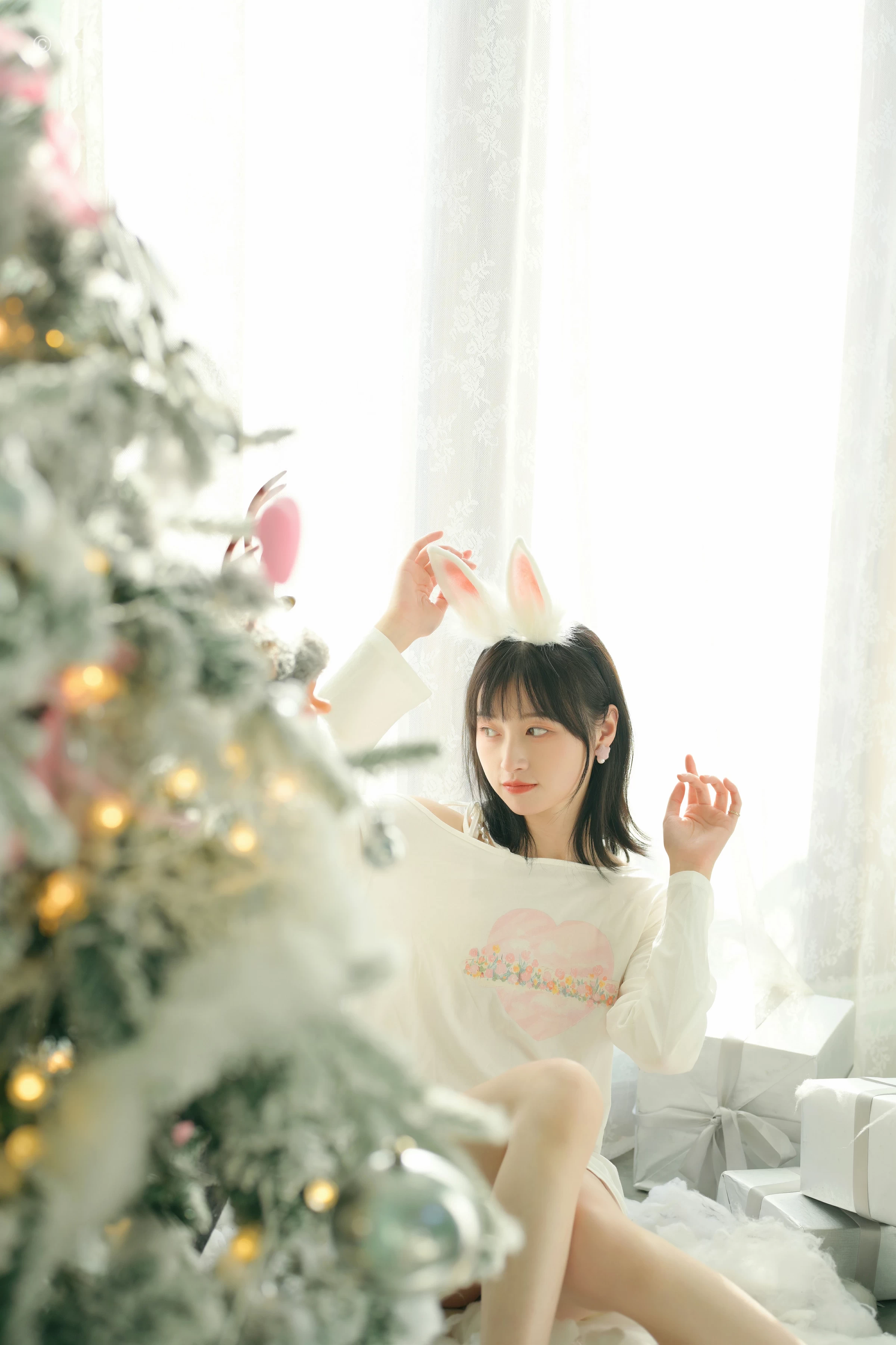 [YALAYI雅拉伊]2021.12.31 迎新 京京 白色透视宽松卫衣居家性感写真集第12张