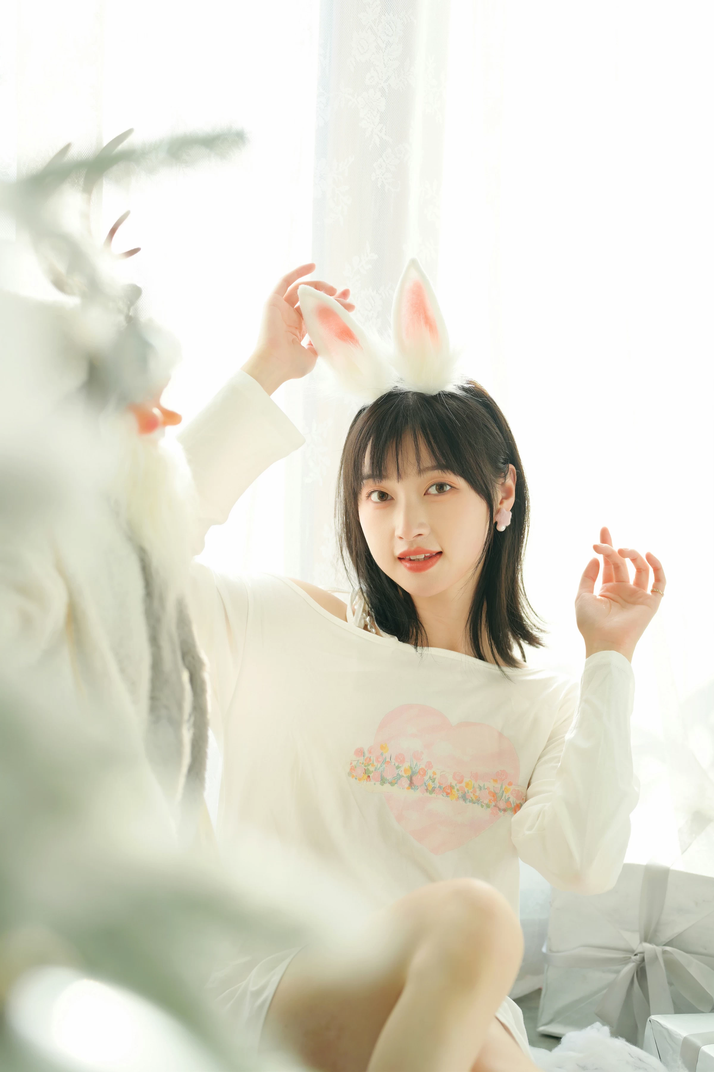 [YALAYI雅拉伊]2021.12.31 迎新 京京 白色透视宽松卫衣居家性感写真集第13张