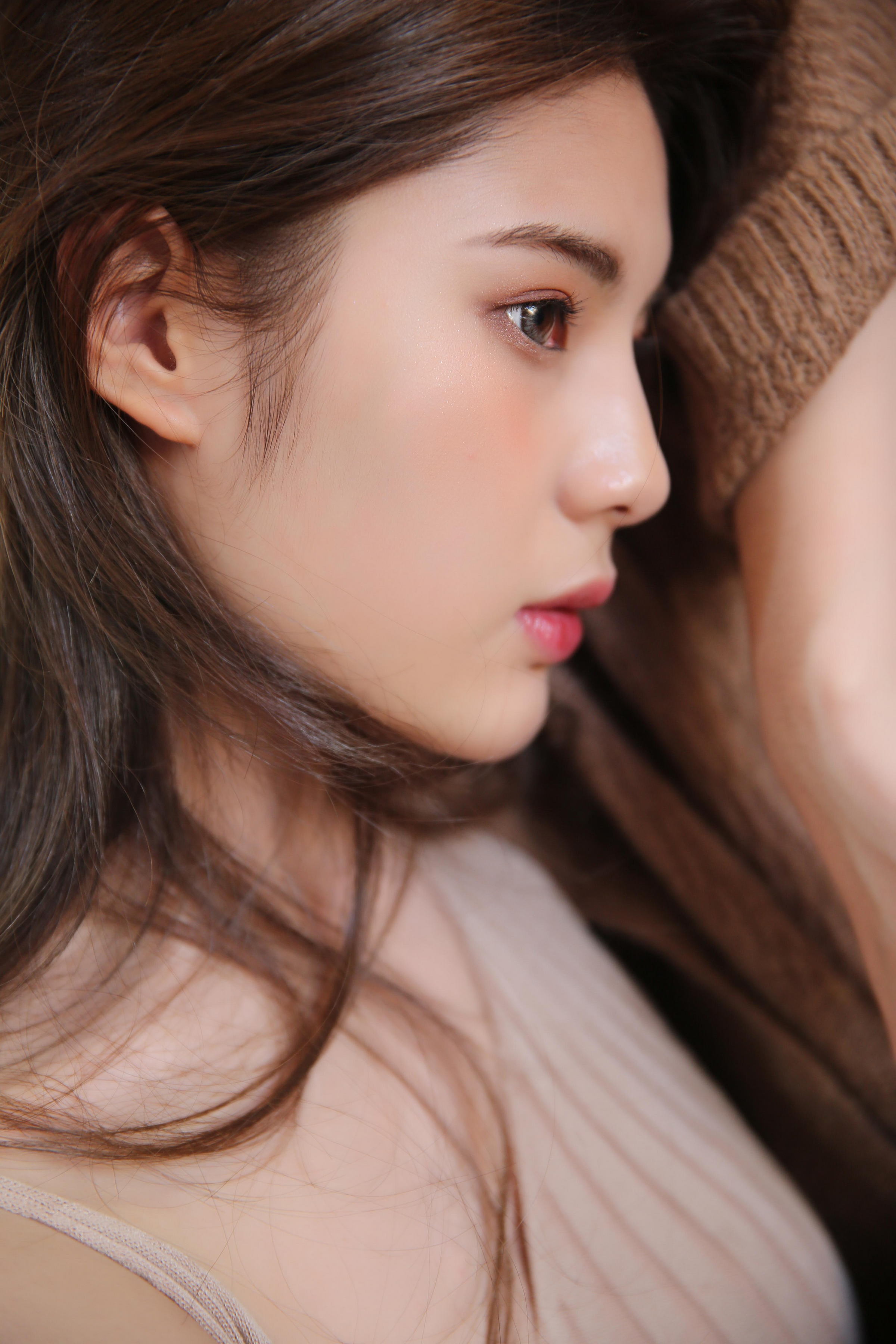 [YALAYI雅拉伊]2022.05.09 小饼干 白嫩少女 蓝色JK制服与橙色吊带连衣裙性感写真集第6张