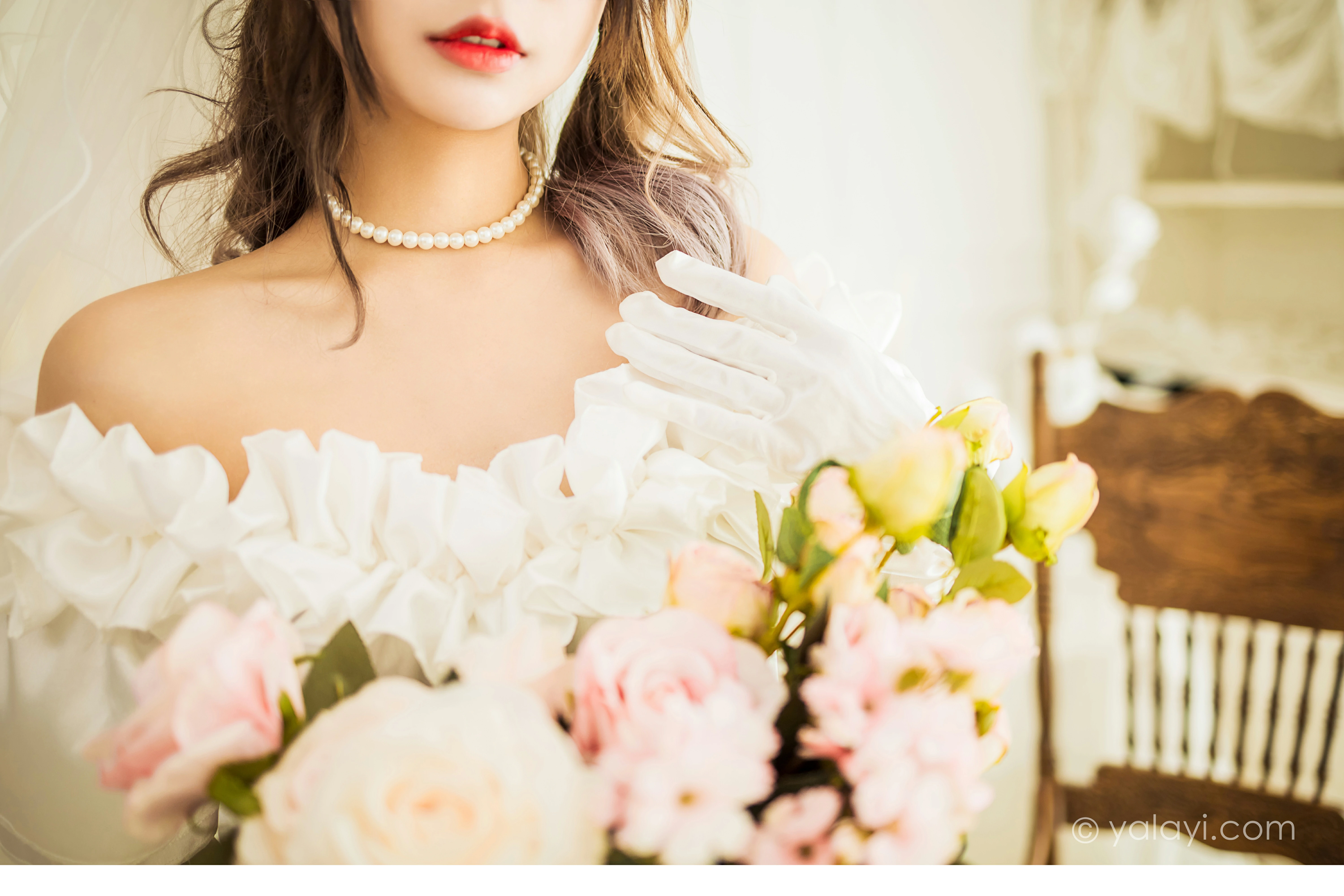 [YALAYI雅拉伊]NO.862 美丽的梦 阿禾 白色抹胸婚纱性感写真集第13张