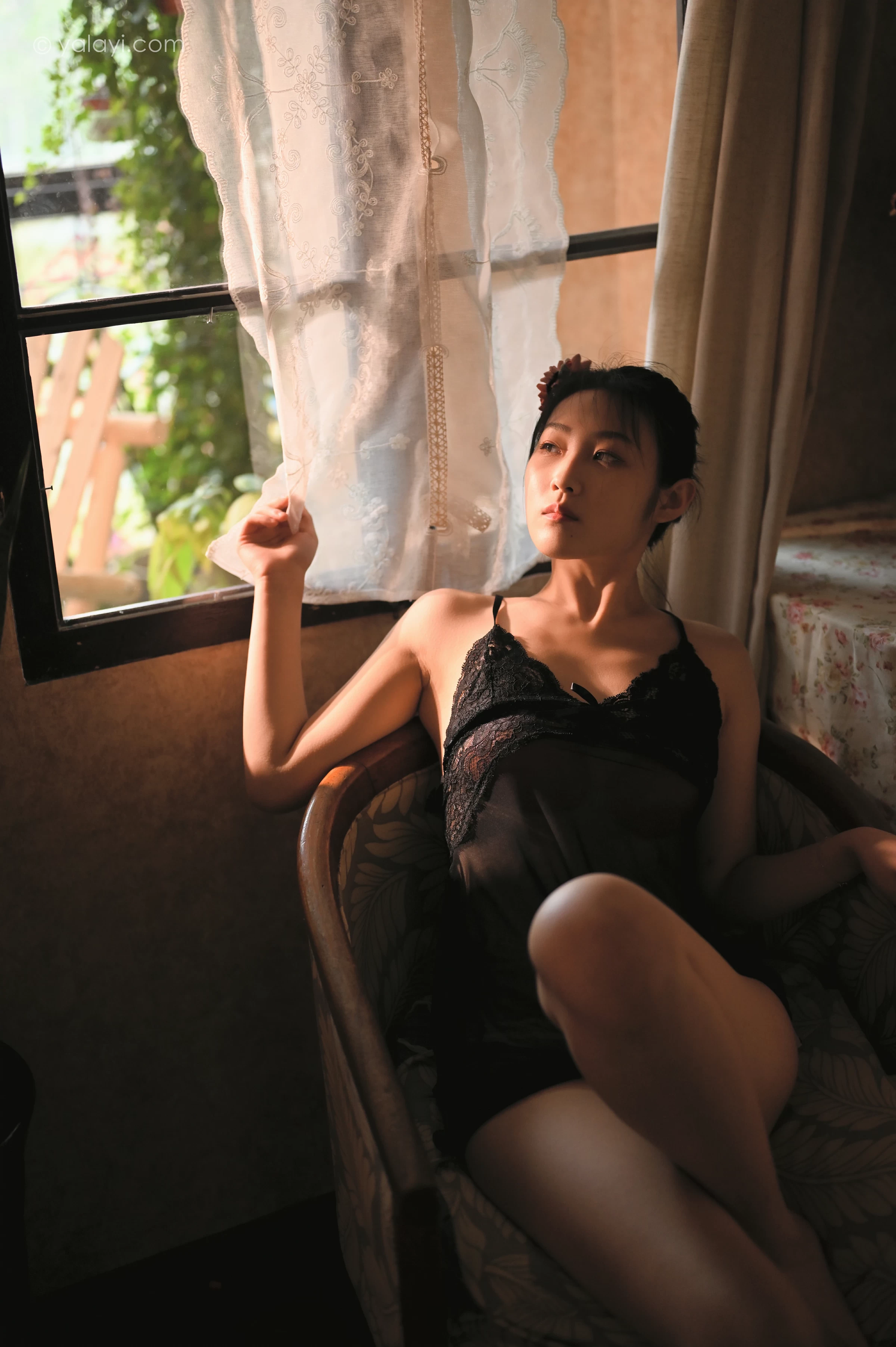 [YALAYI雅拉伊]NO.673 《剪烛西窗》 沈伊 黑色吊带蕾丝睡衣裙性感私房写真集第12张