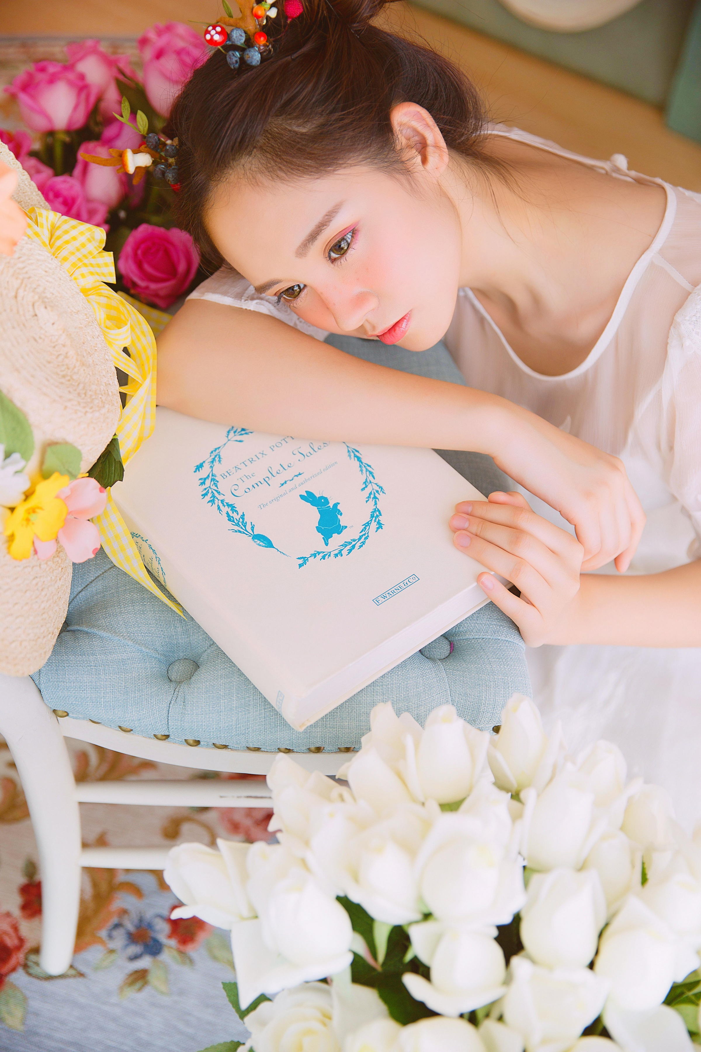 [YALAYI雅拉伊]2022.05.26 甜美少女 白色透视蕾丝连衣裙居家清纯写真集第8张